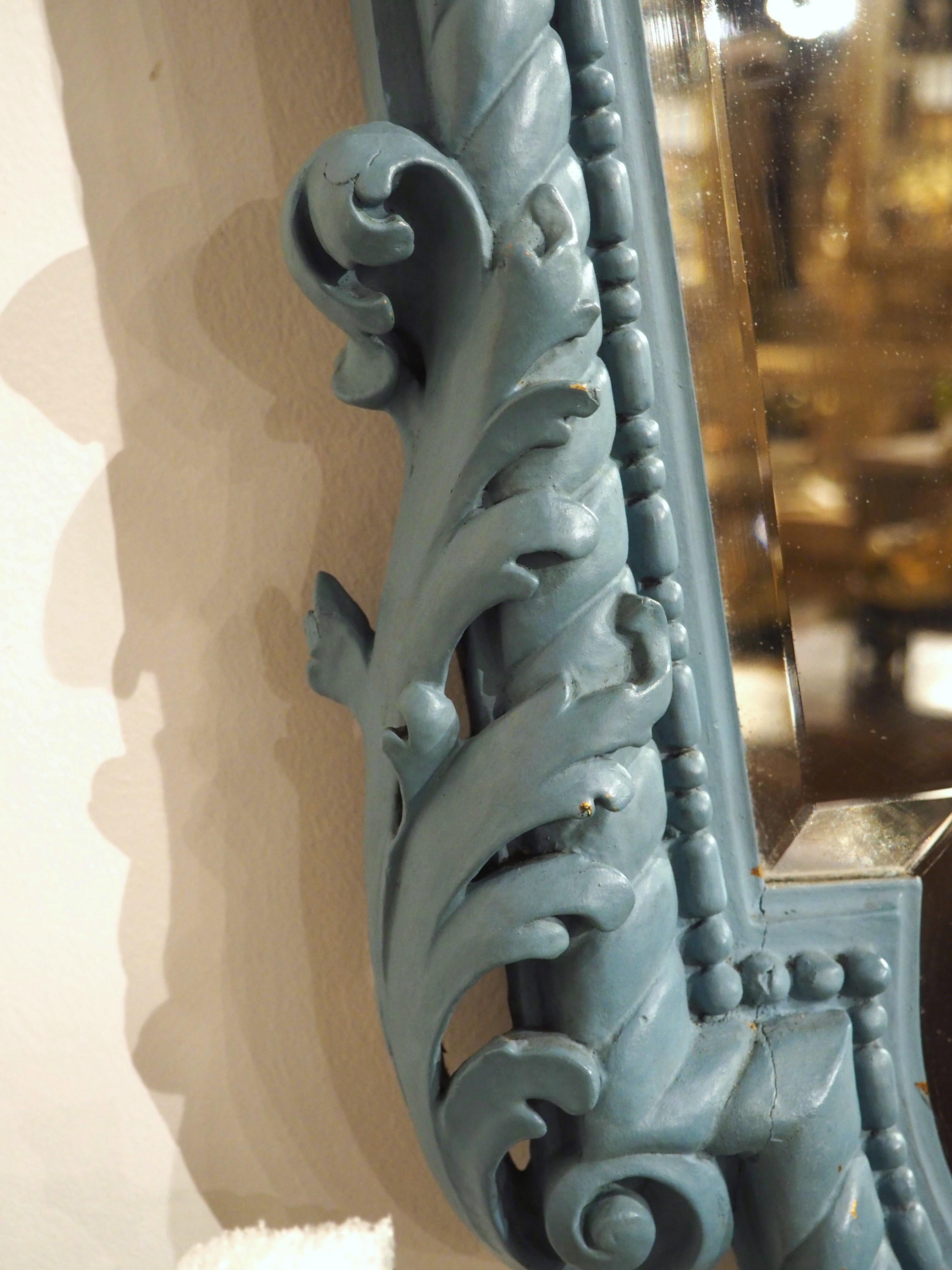 Grand miroir biseauté Napoléon III peint en bleu, Circa 1850 en vente 6