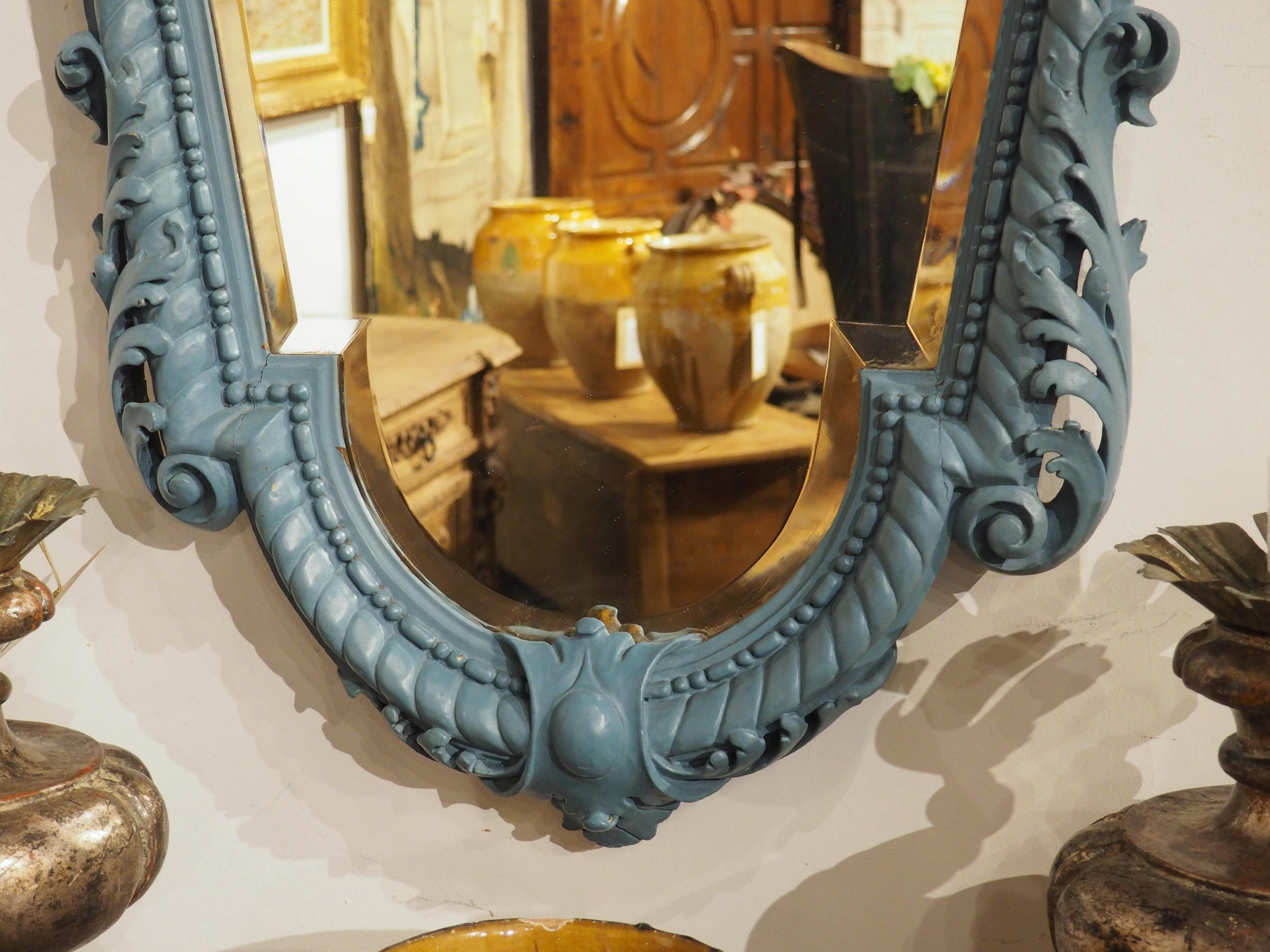 Grand miroir biseauté Napoléon III peint en bleu, Circa 1850 en vente 8
