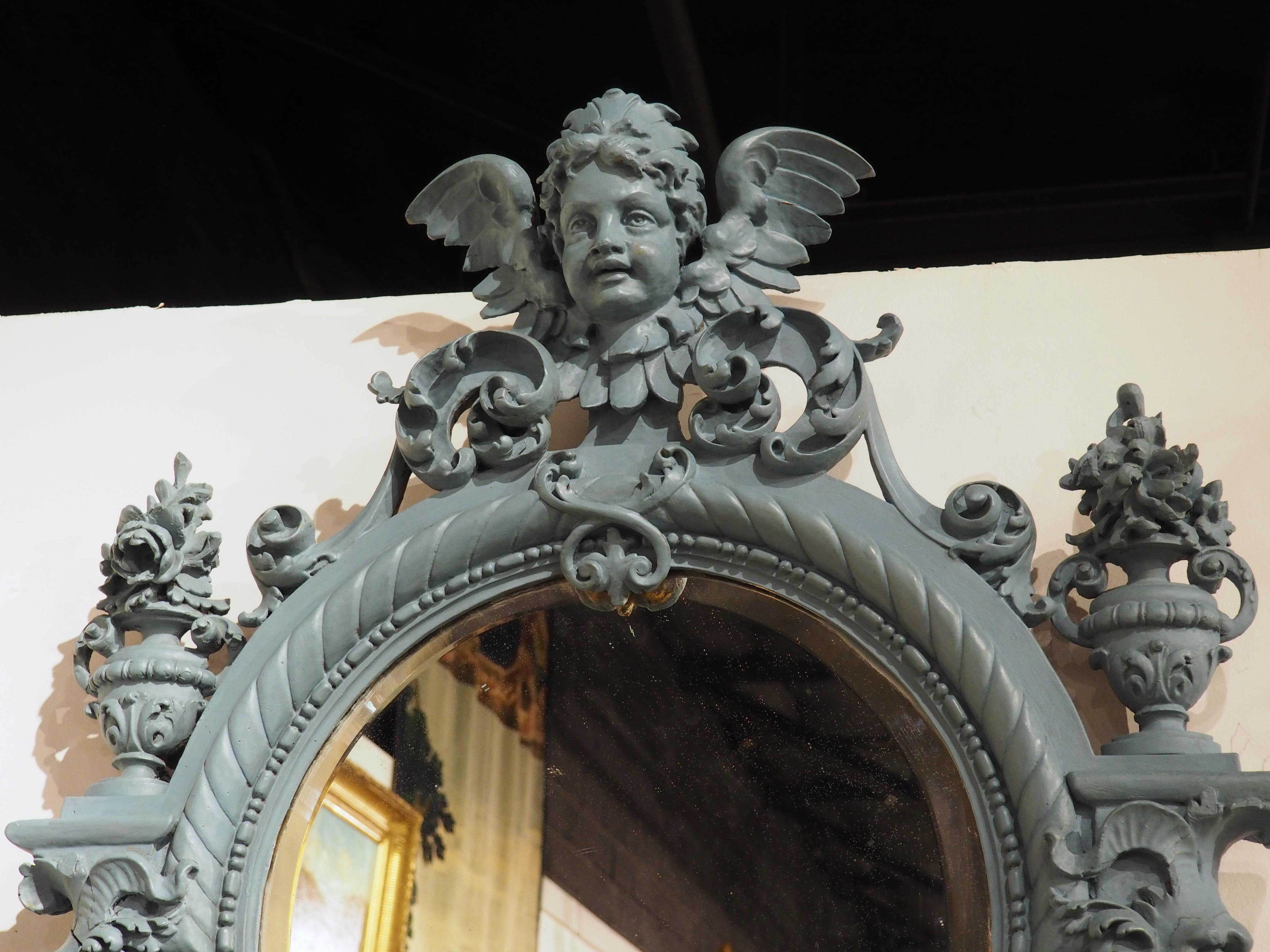 L'époque de Napoléon III, également connue sous le nom de Second Empire, est un style éclectique qui s'inspire des périodes précédentes. Quelle que soit l'origine de l'inspiration, le principe de base de l'ameublement de cette période était de ne