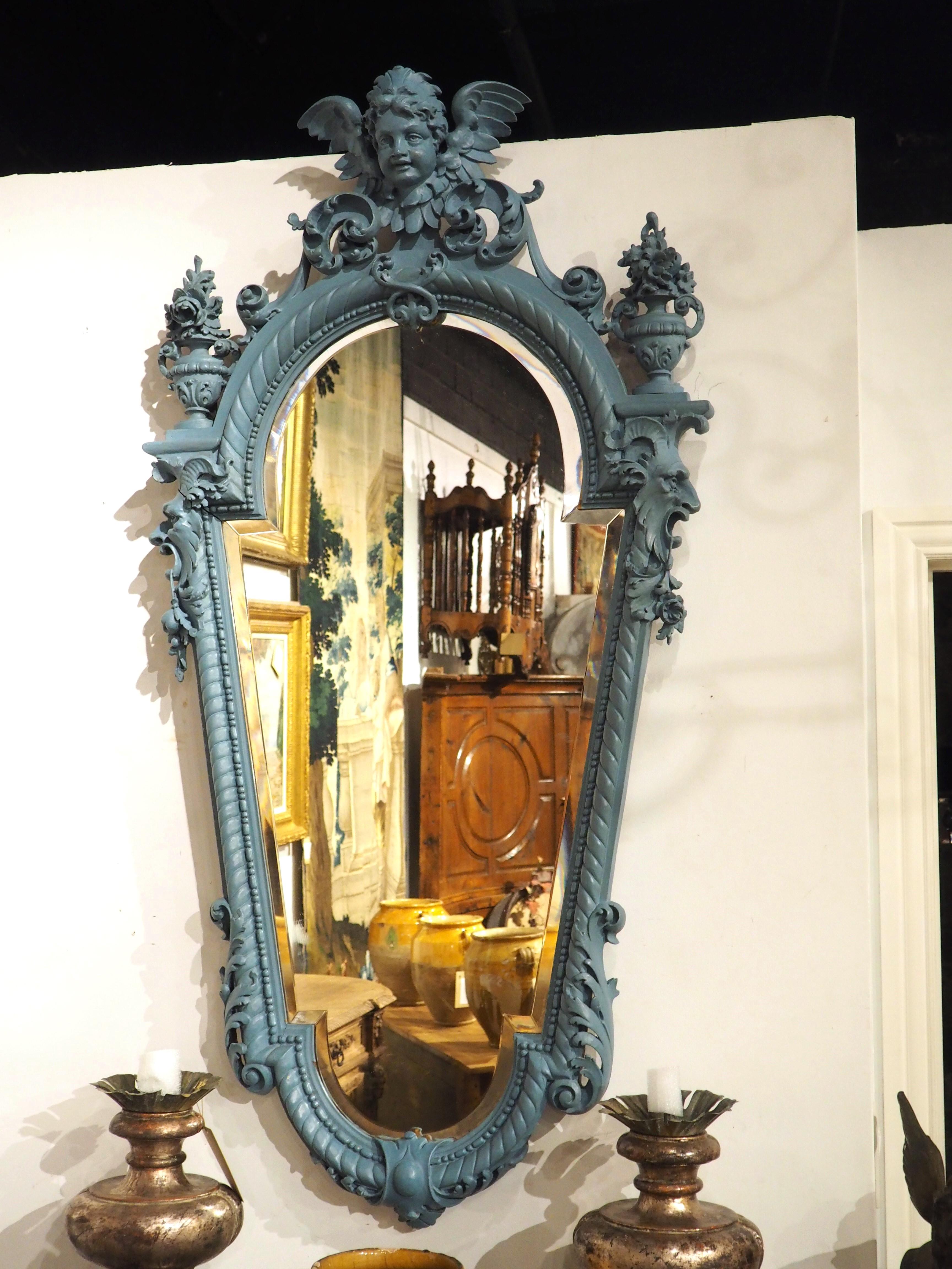 Sculpté à la main Grand miroir biseauté Napoléon III peint en bleu, Circa 1850 en vente