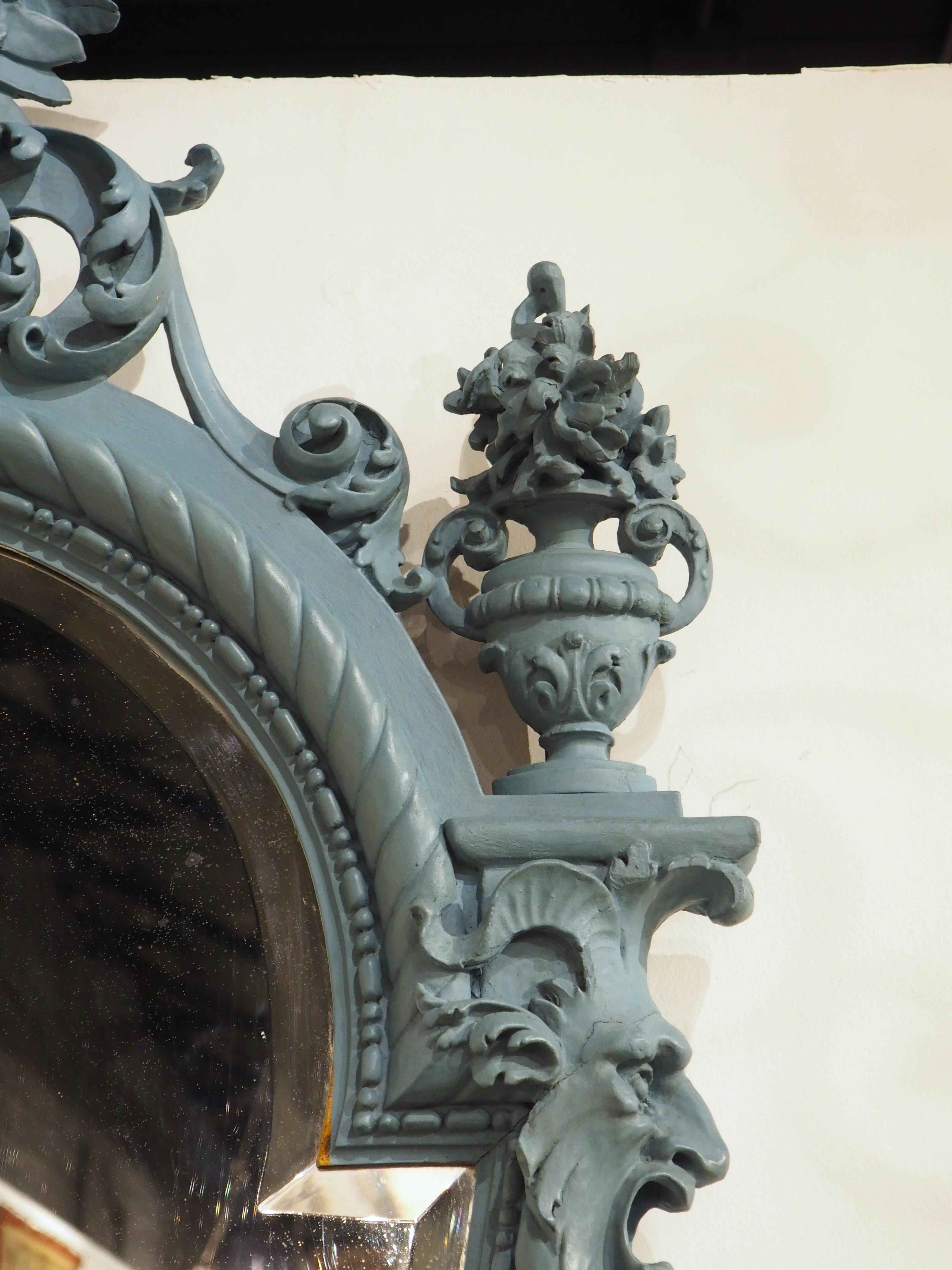 Grand miroir biseauté Napoléon III peint en bleu, Circa 1850 Bon état - En vente à Dallas, TX