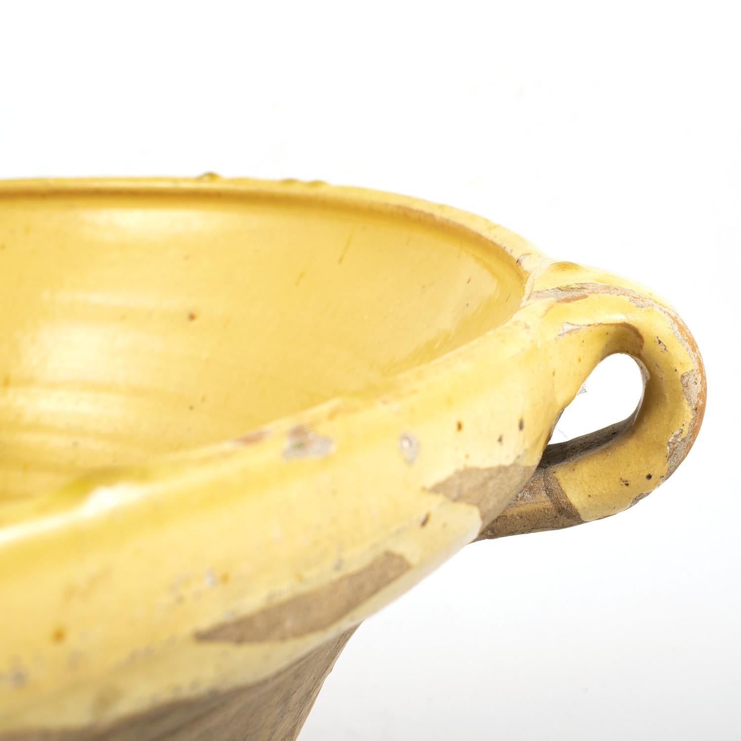Large French Bowl 'Tian' with Yellow Glaze, 19th Century In Good Condition In Kastrup, DK