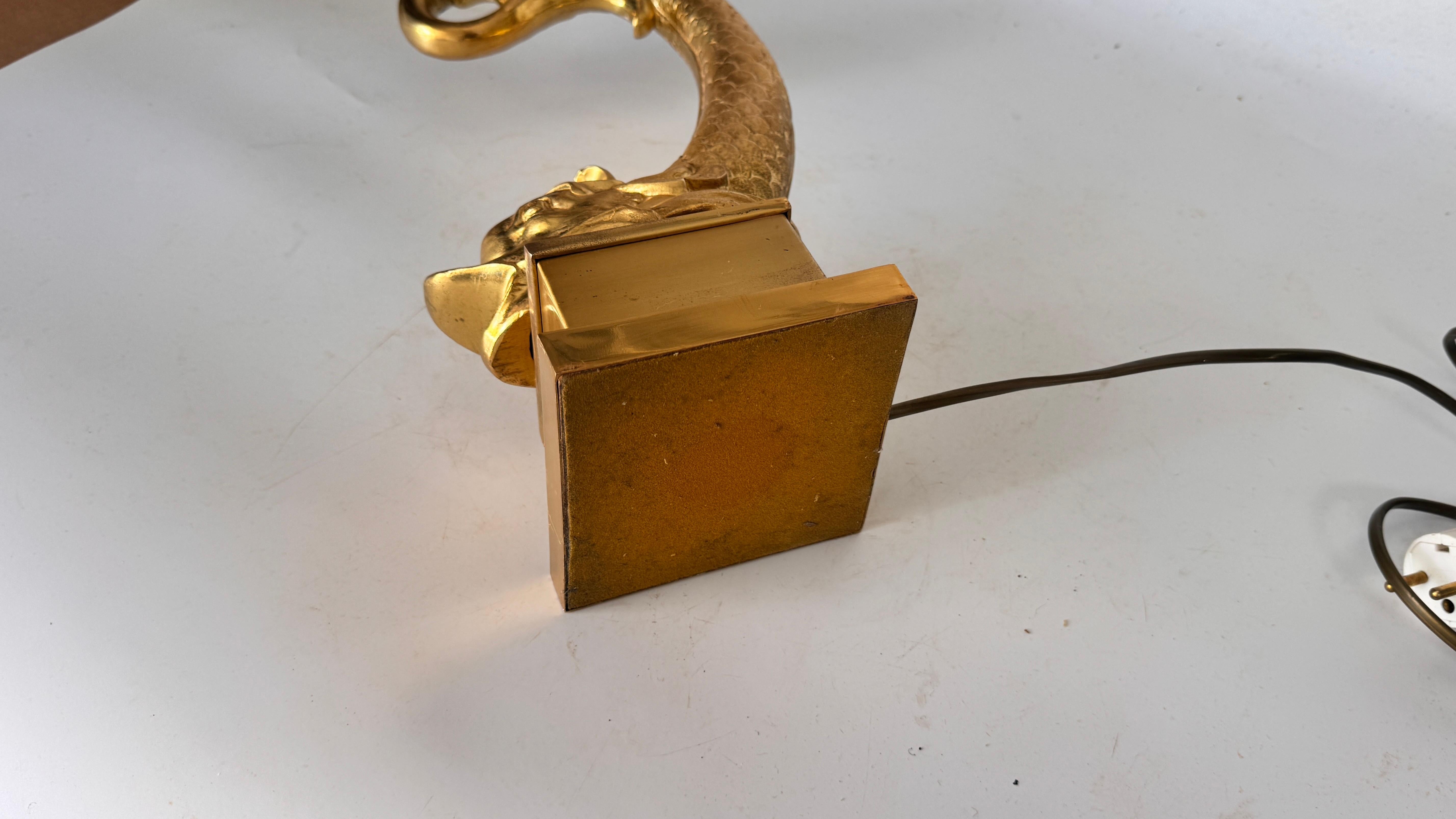 Große französische Fisch-Tischlampe aus Messing und vergoldetem Metall - 1970er Jahre im Angebot 8