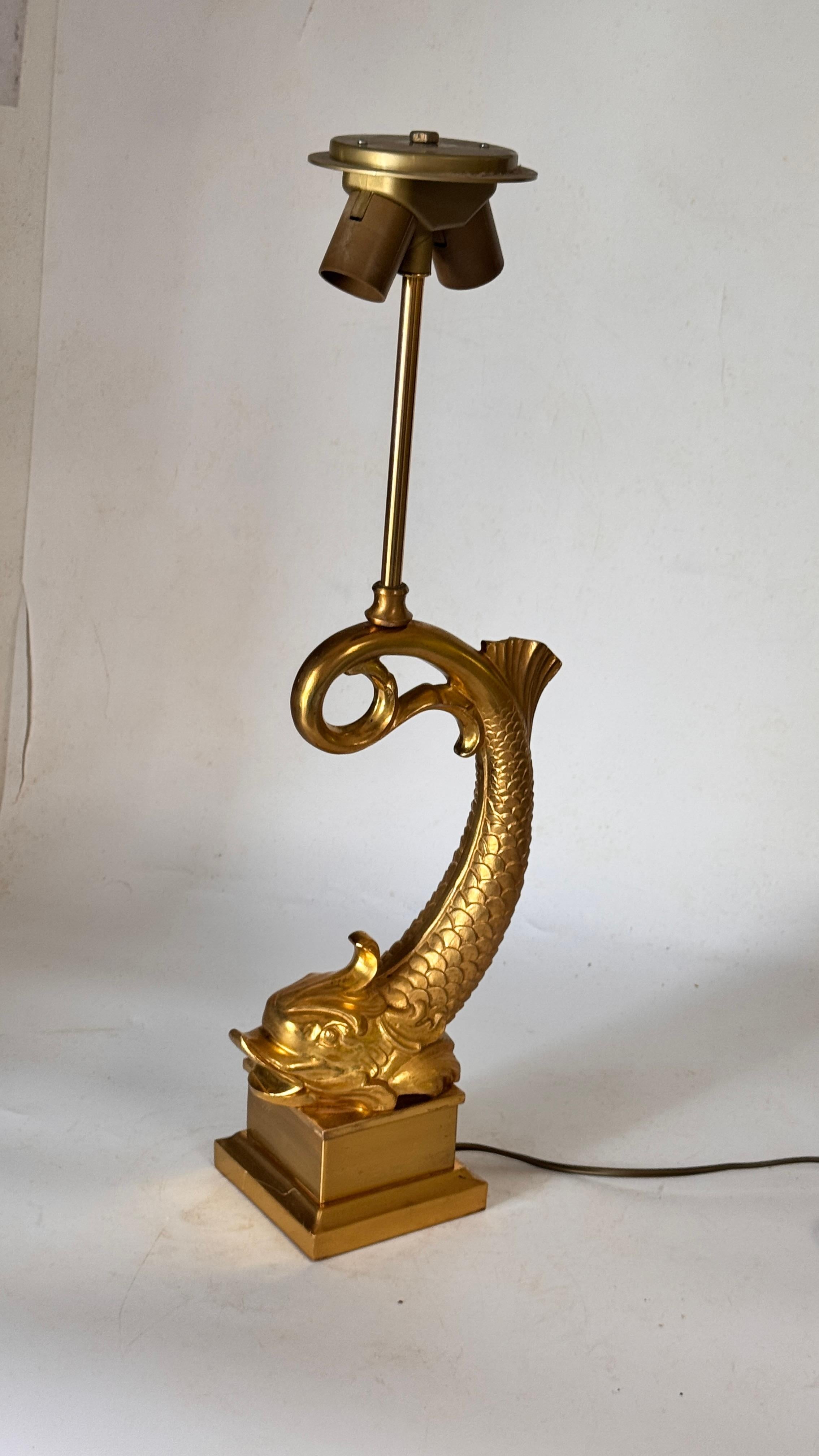 Große französische Fisch-Tischlampe aus Messing und vergoldetem Metall - 1970er Jahre (Französisch) im Angebot