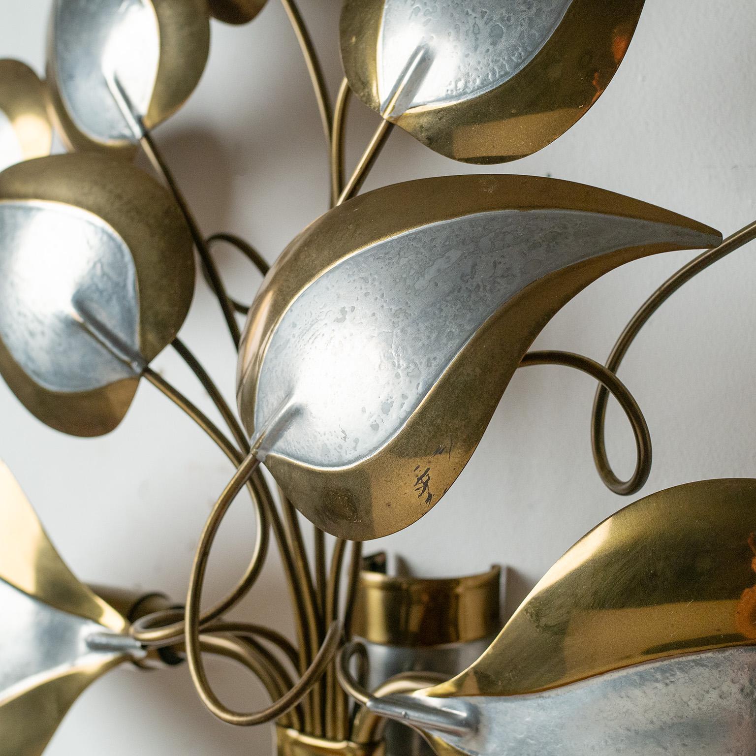 Hollywood Regency Large French Brass Wall Light, circa 1970 For Sale