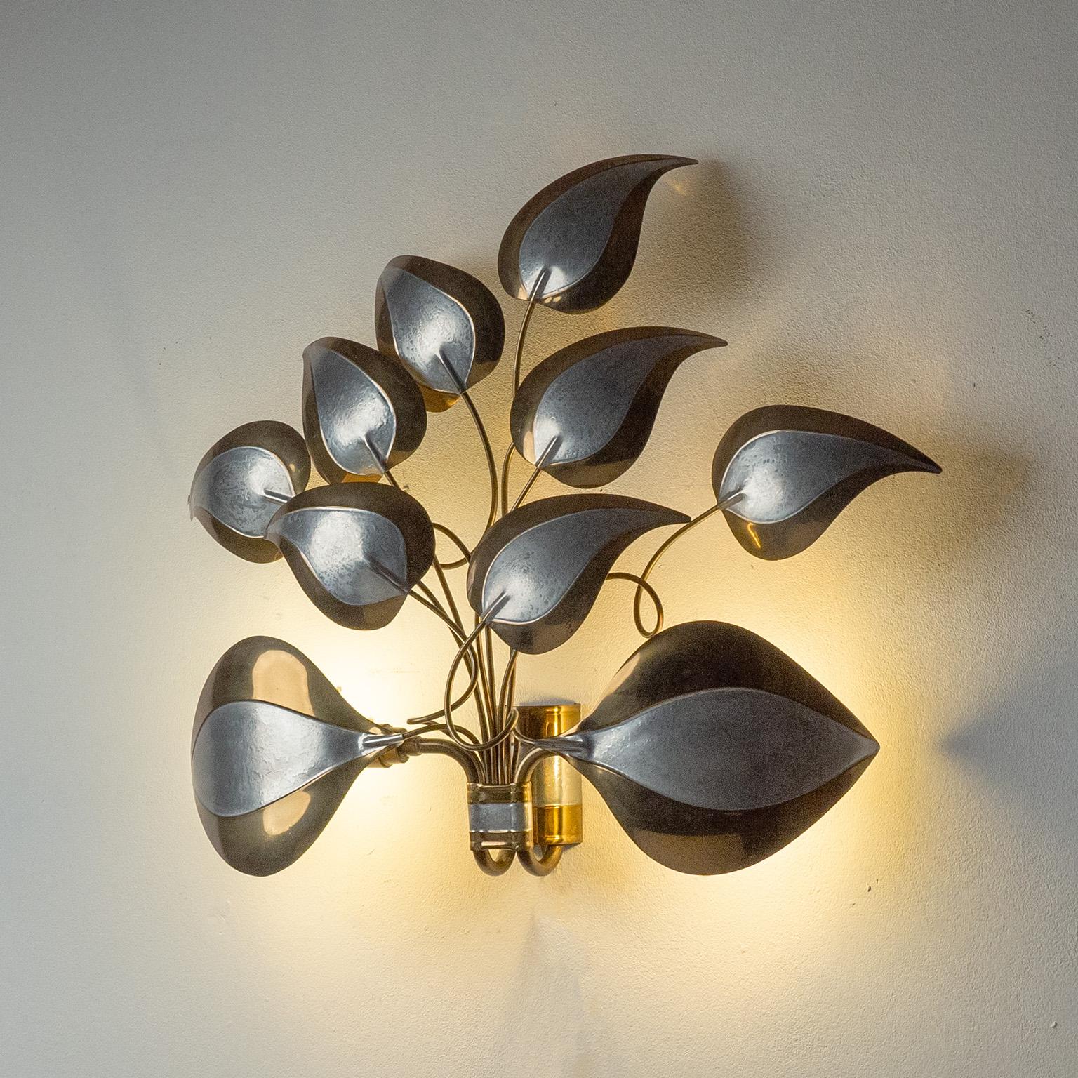 Large French Brass Wall Light, circa 1970 For Sale 3