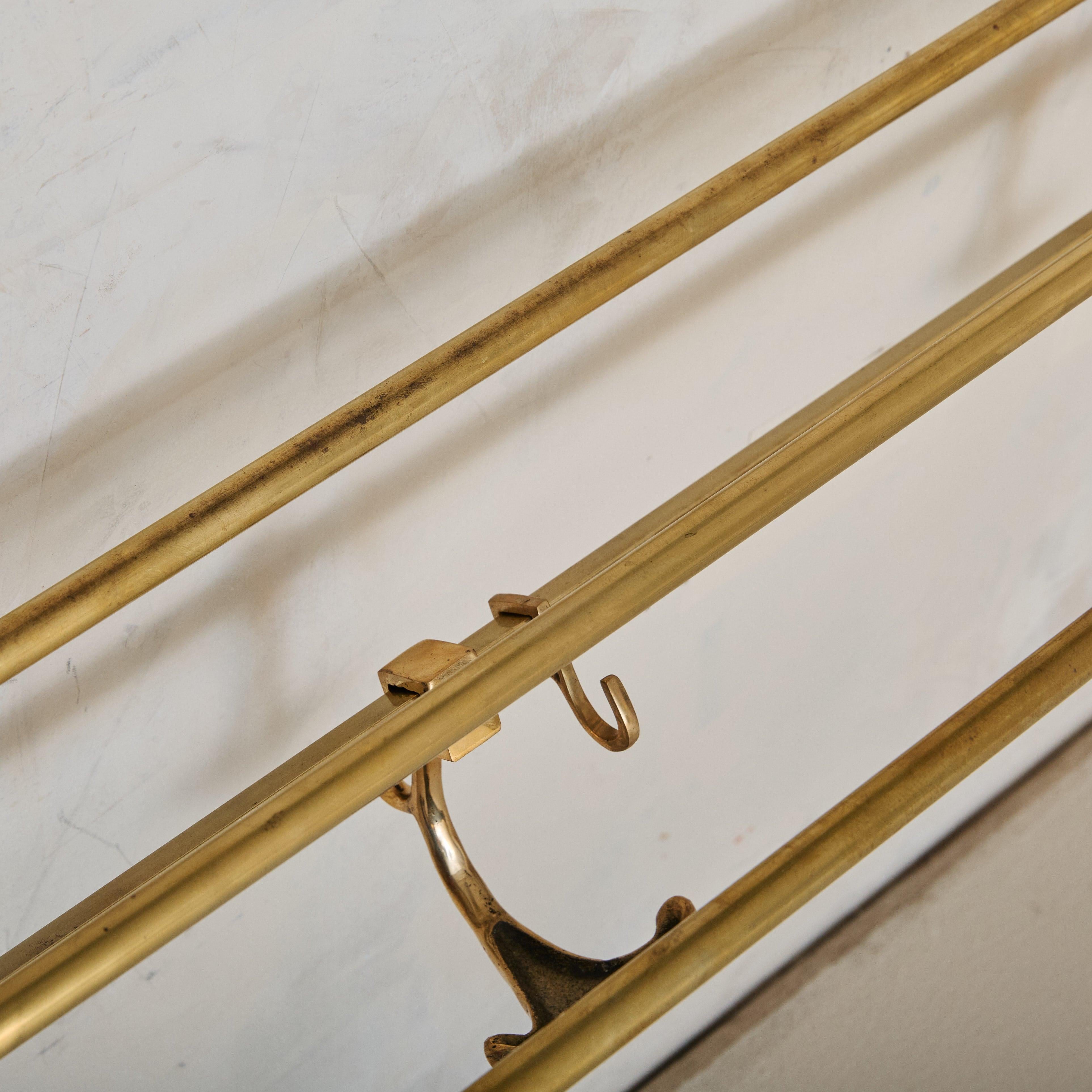 Mid-Century moderno Grande appendiabiti da parete in ottone francese, anni '70 in vendita
