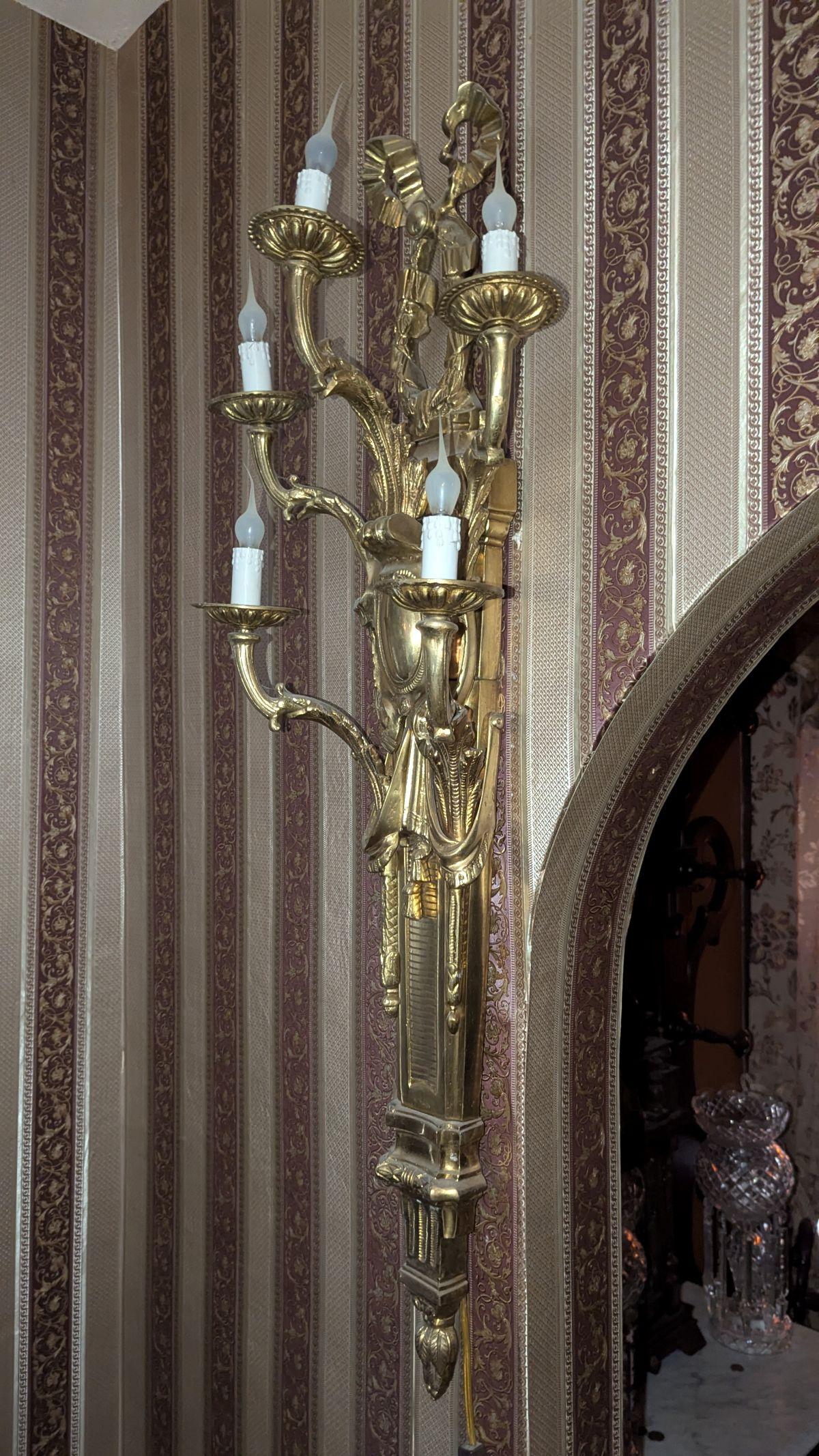 Grande coppia di applique francesi in ottone in vendita 10