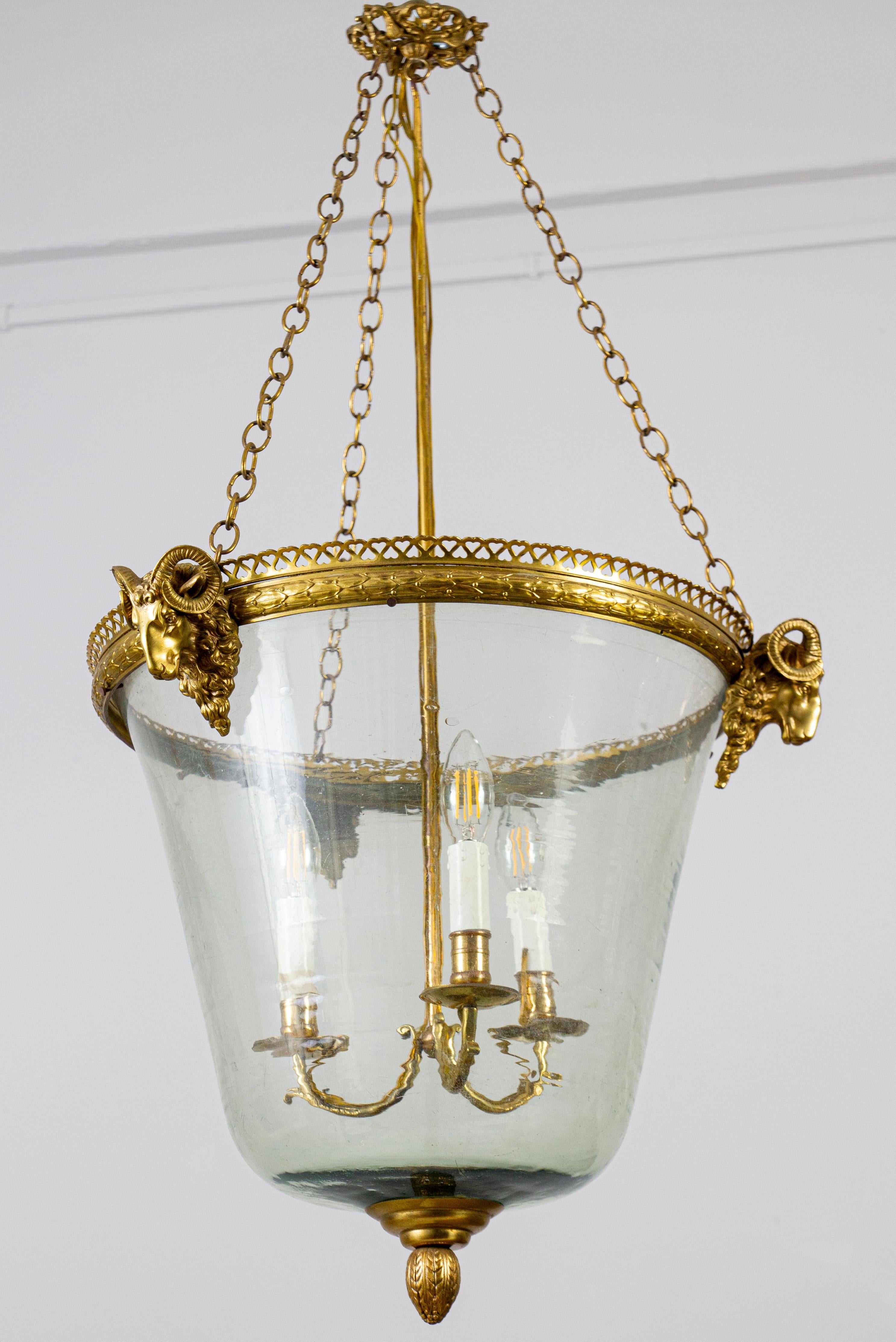 Großes Französisch  Bronze-Laterne oder Hängeleuchte im Louis-XVI.-Stil (Messing) im Angebot