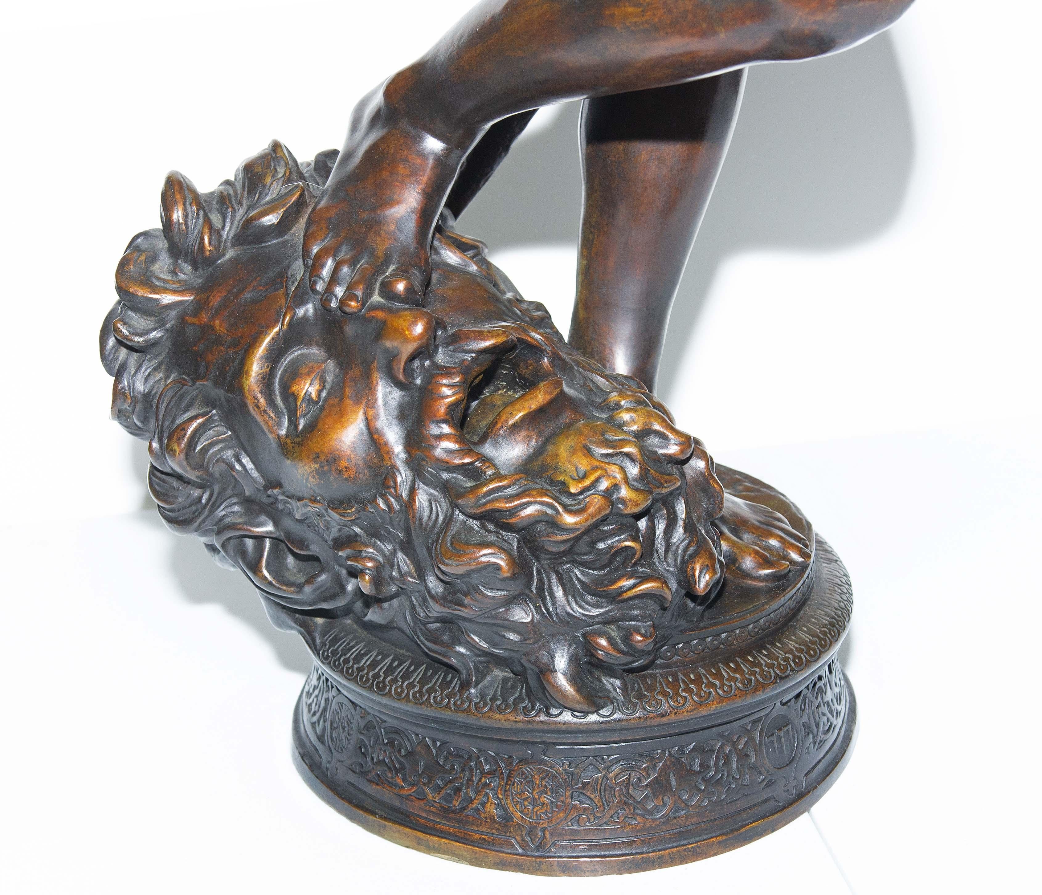 Patiné Grande sculpture française en bronze de David et Goliath par Antonin Mercié en vente