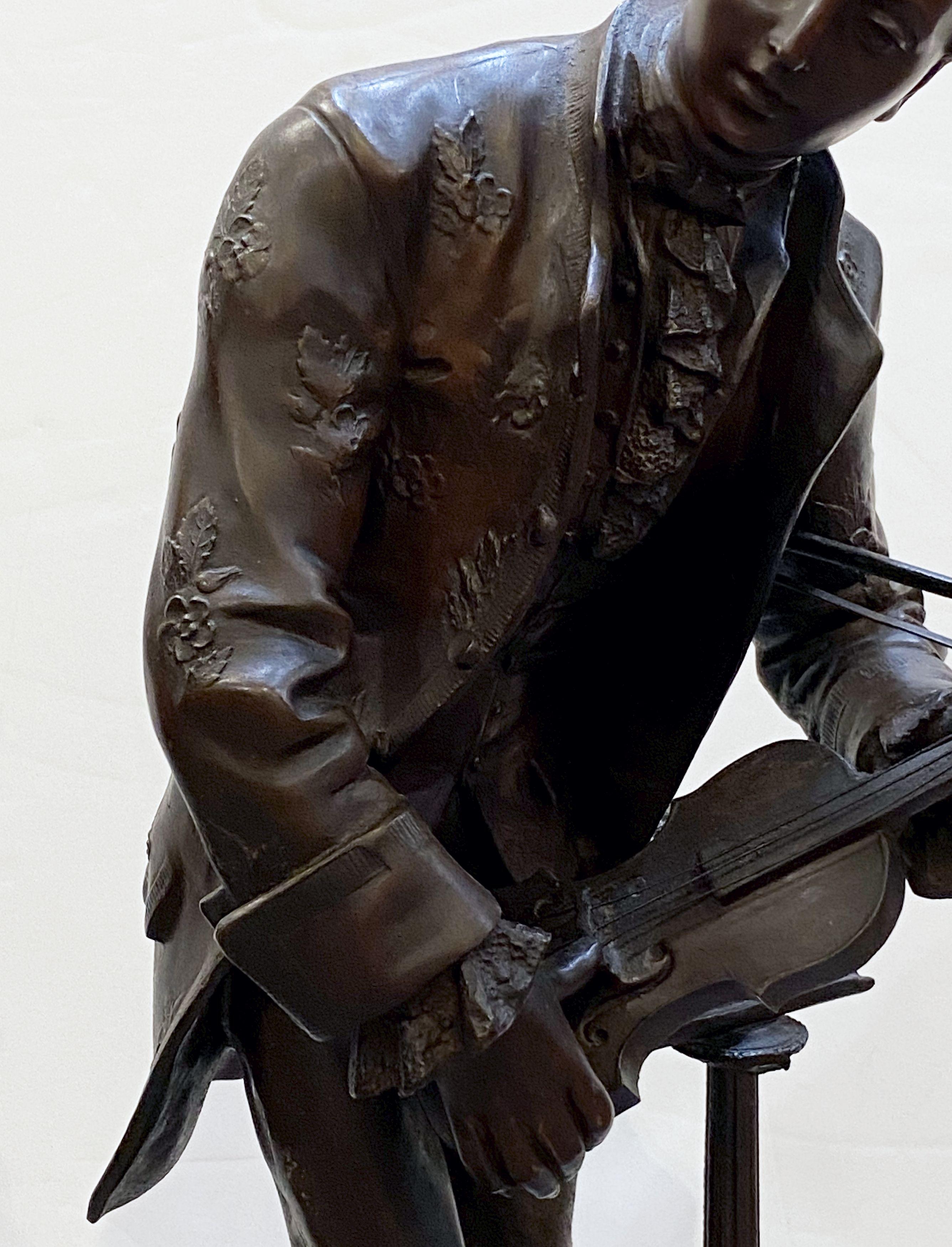 Grande figurine française en bronze d'un musicien, d'après Mathurin Moreau en vente 7