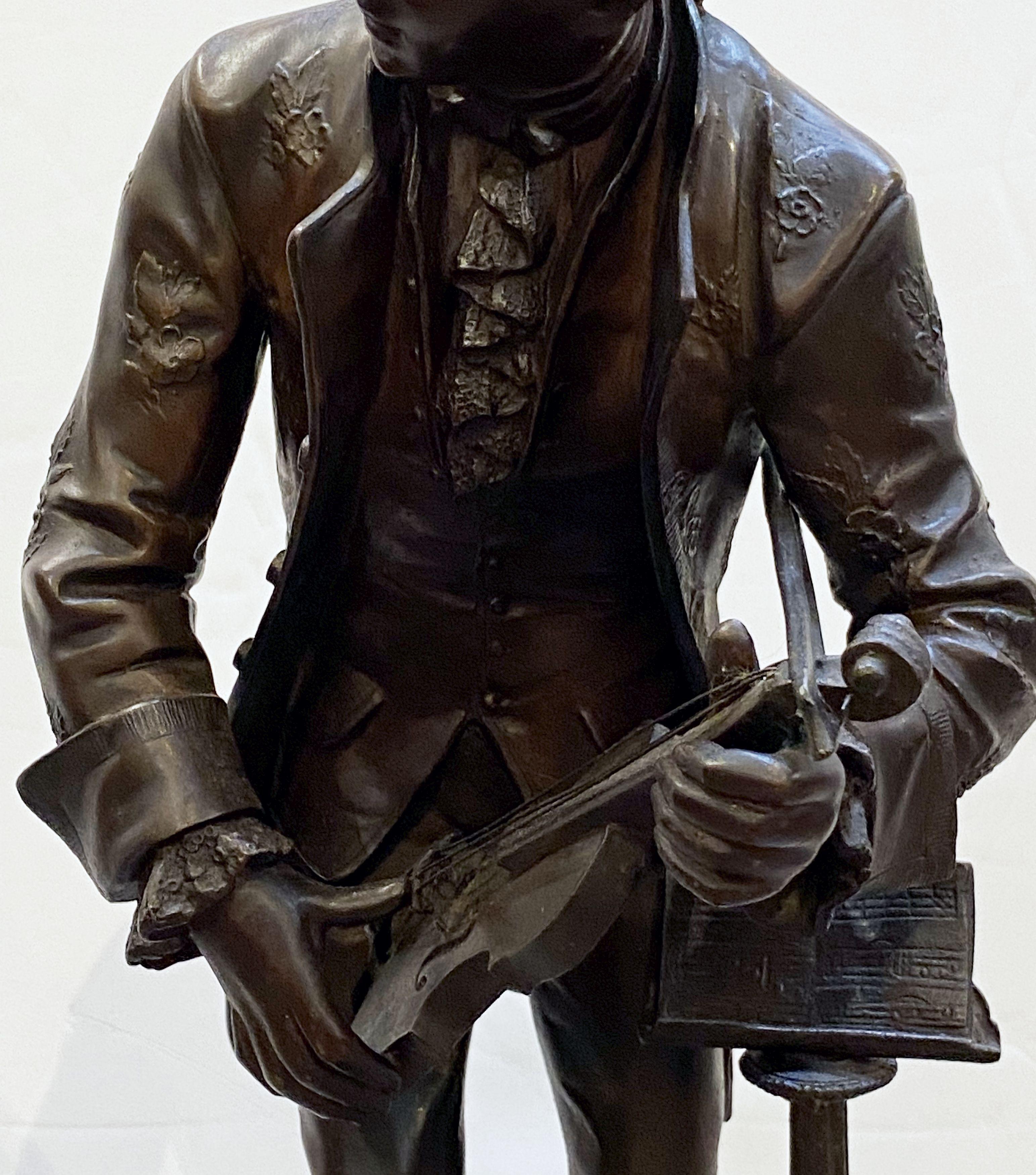 Métal Grande figurine française en bronze d'un musicien, d'après Mathurin Moreau en vente