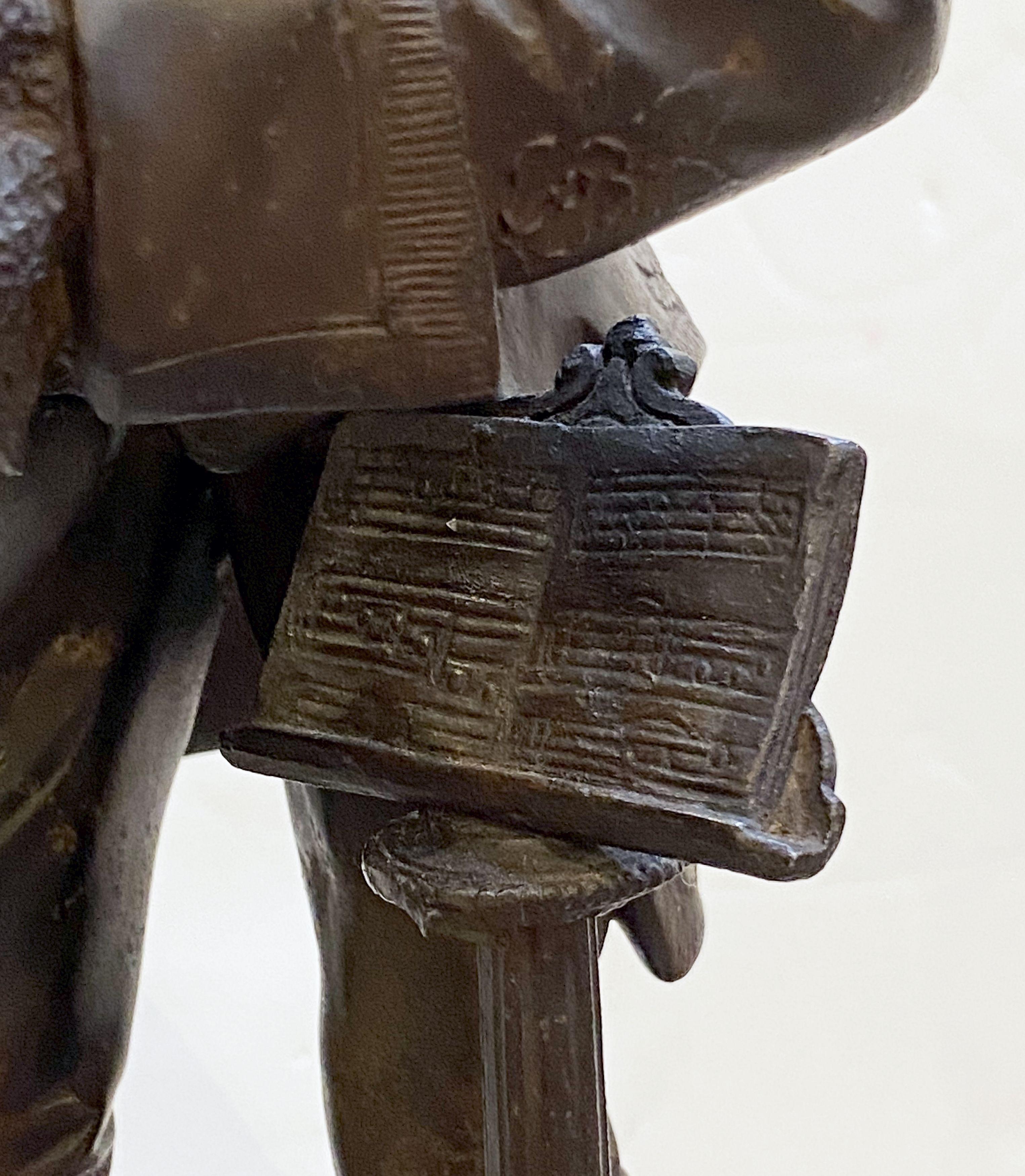 Grande figurine française en bronze d'un musicien, d'après Mathurin Moreau en vente 4