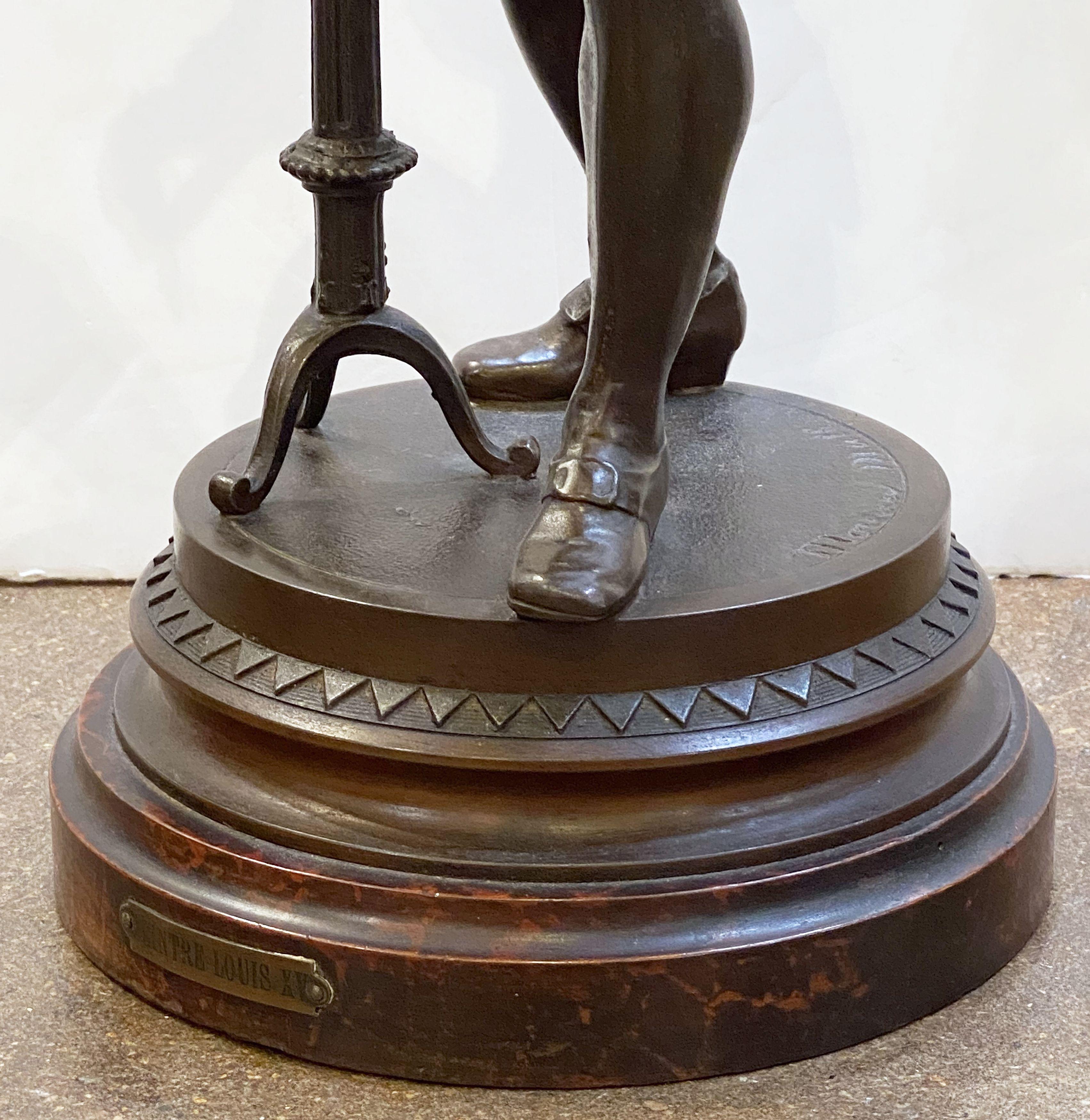 Grande figura di artista francese in bronzo e speltro, dopo Mathurin Moreau in vendita 1