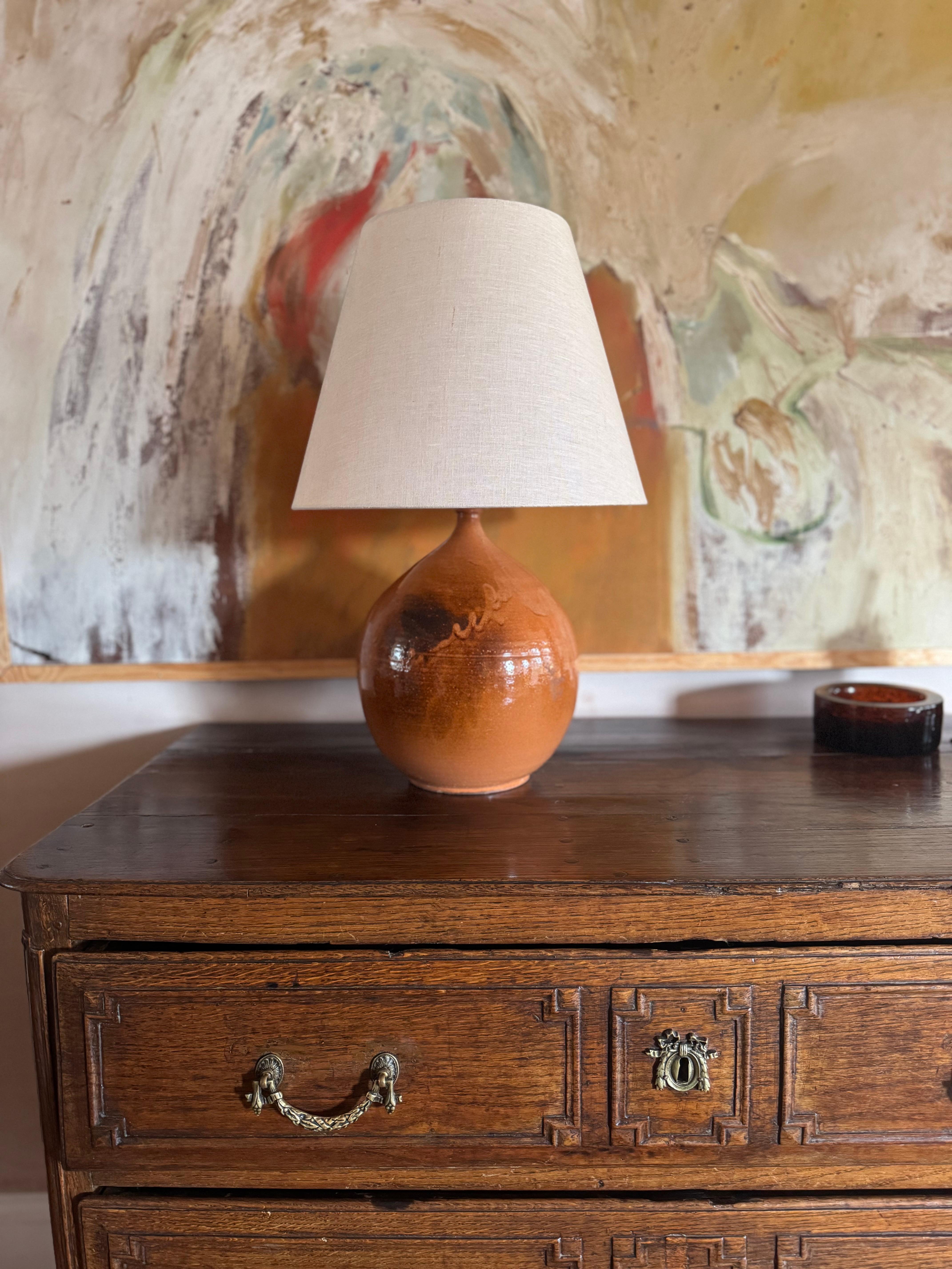 Große französische gebrannte orange glasierte Keramiklampe. im Angebot 3