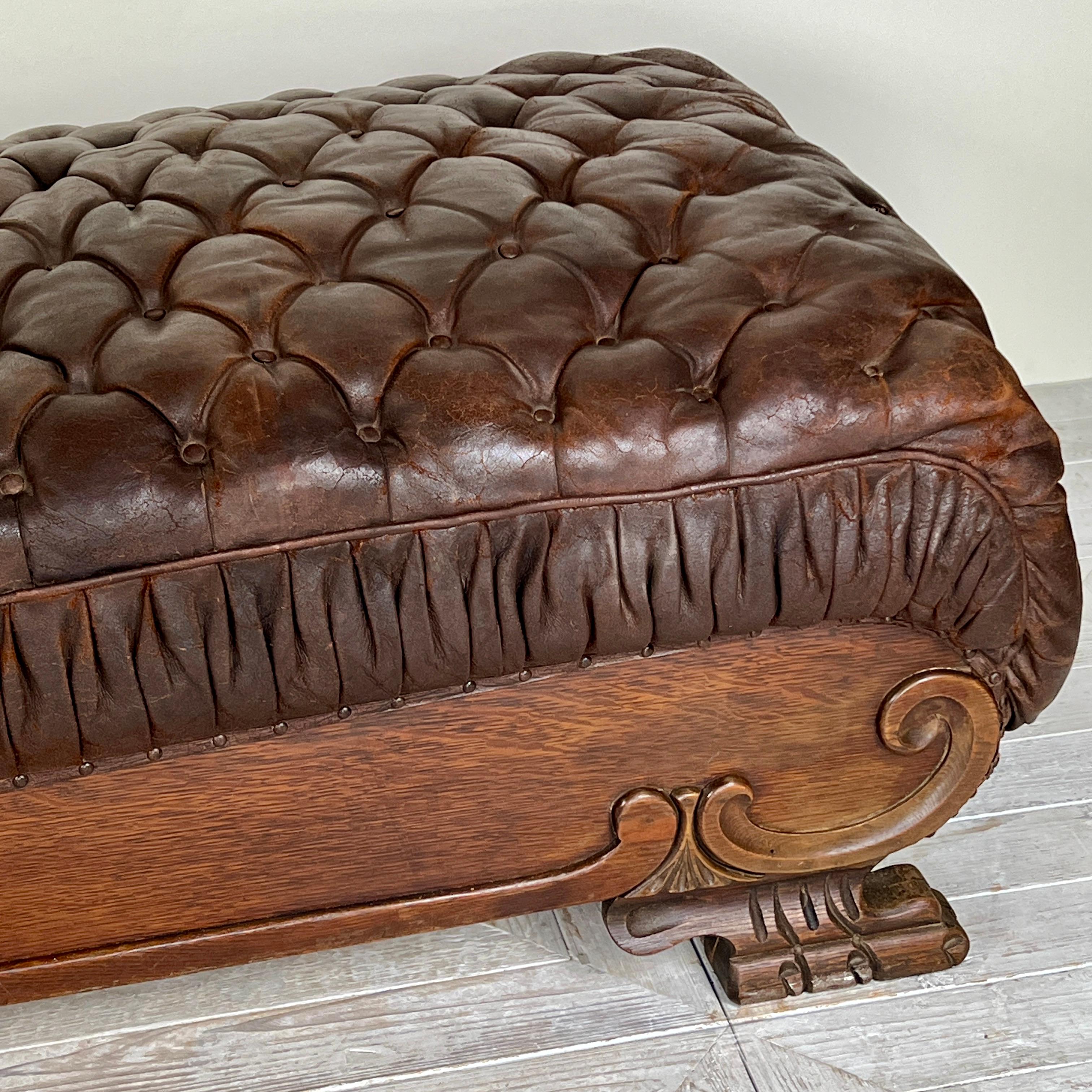 Gran Chaise Longue francesa antigua de cuero marrón acolchado del siglo XIX en venta 5