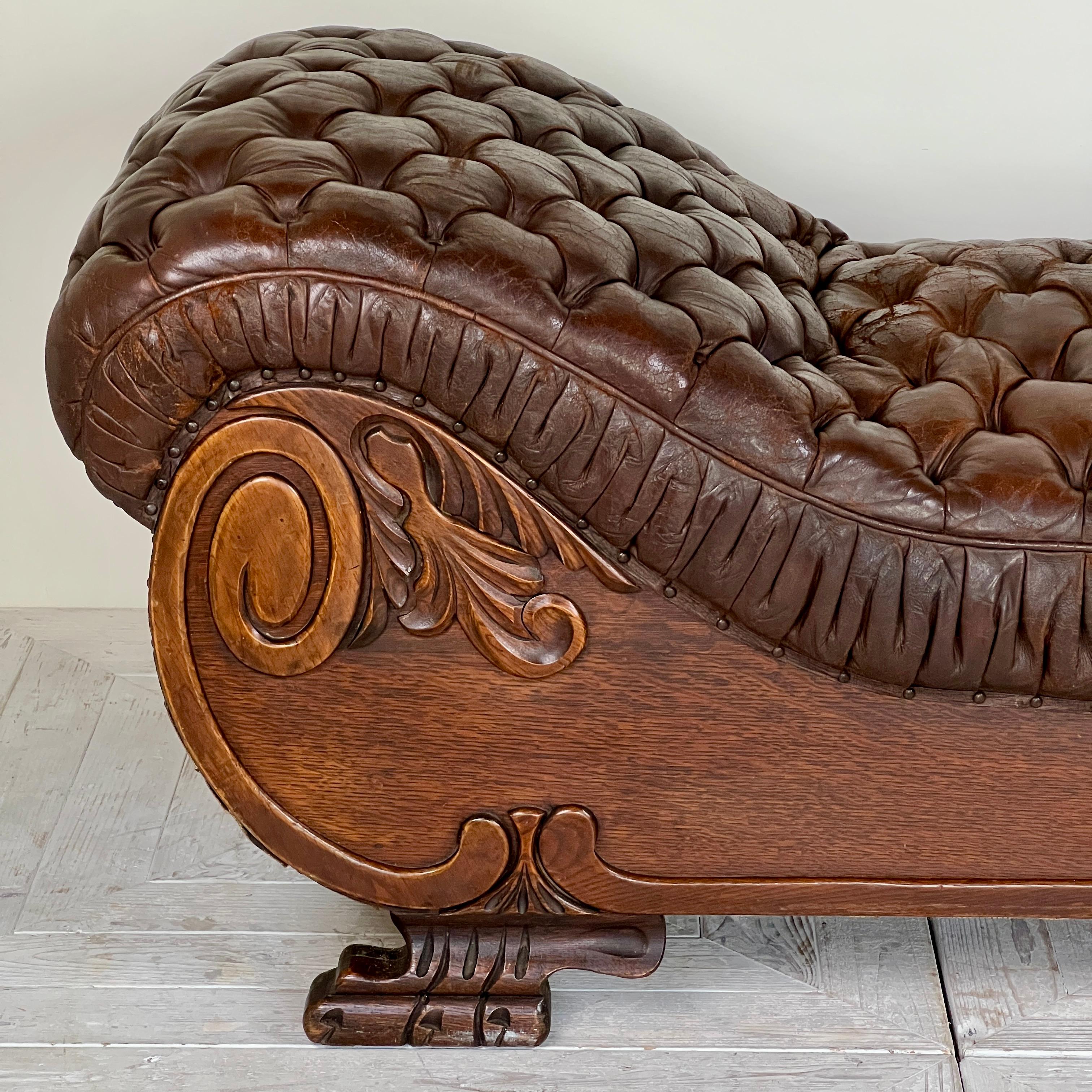 Gran Chaise Longue francesa antigua de cuero marrón acolchado del siglo XIX en venta 6