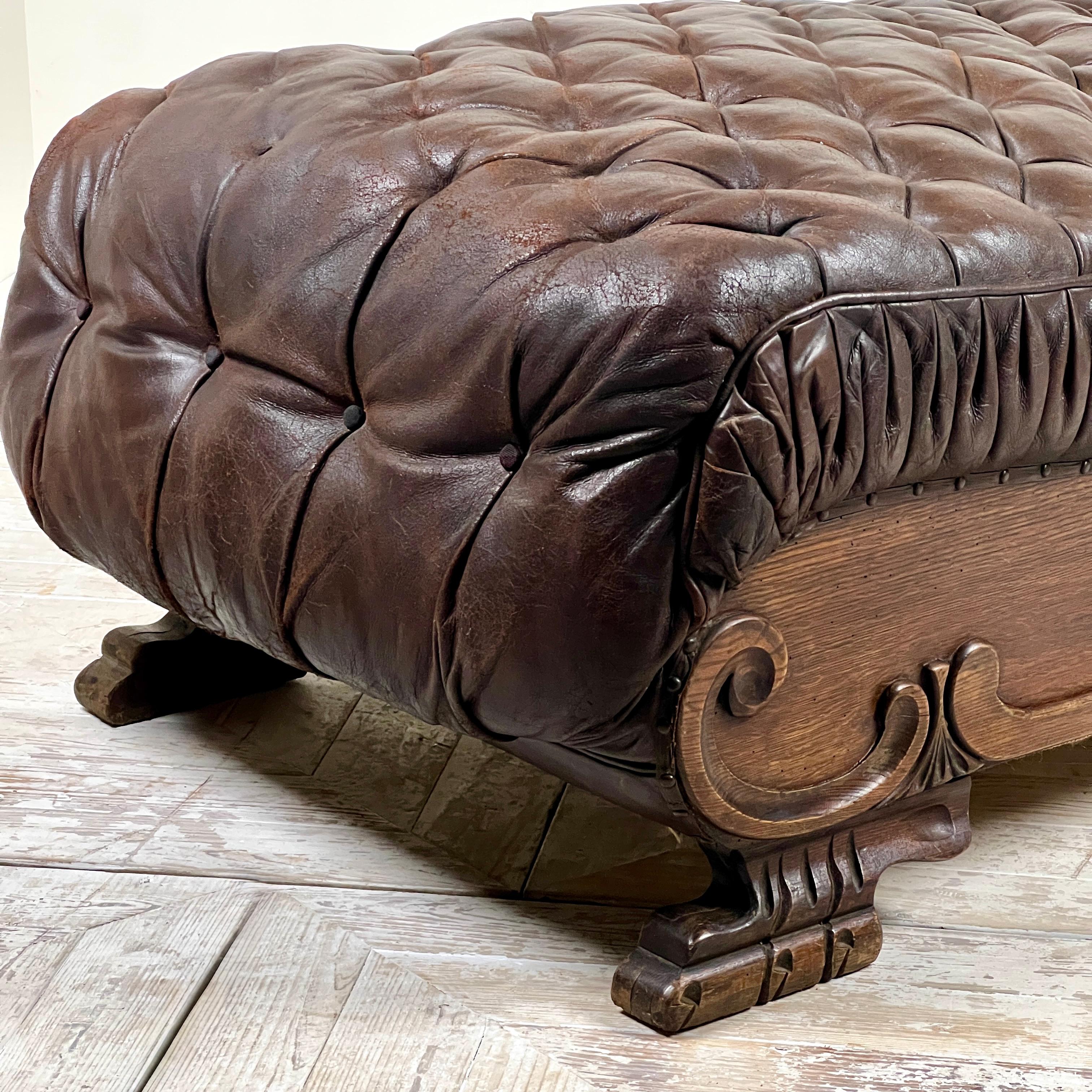 Gran Chaise Longue francesa antigua de cuero marrón acolchado del siglo XIX en venta 1