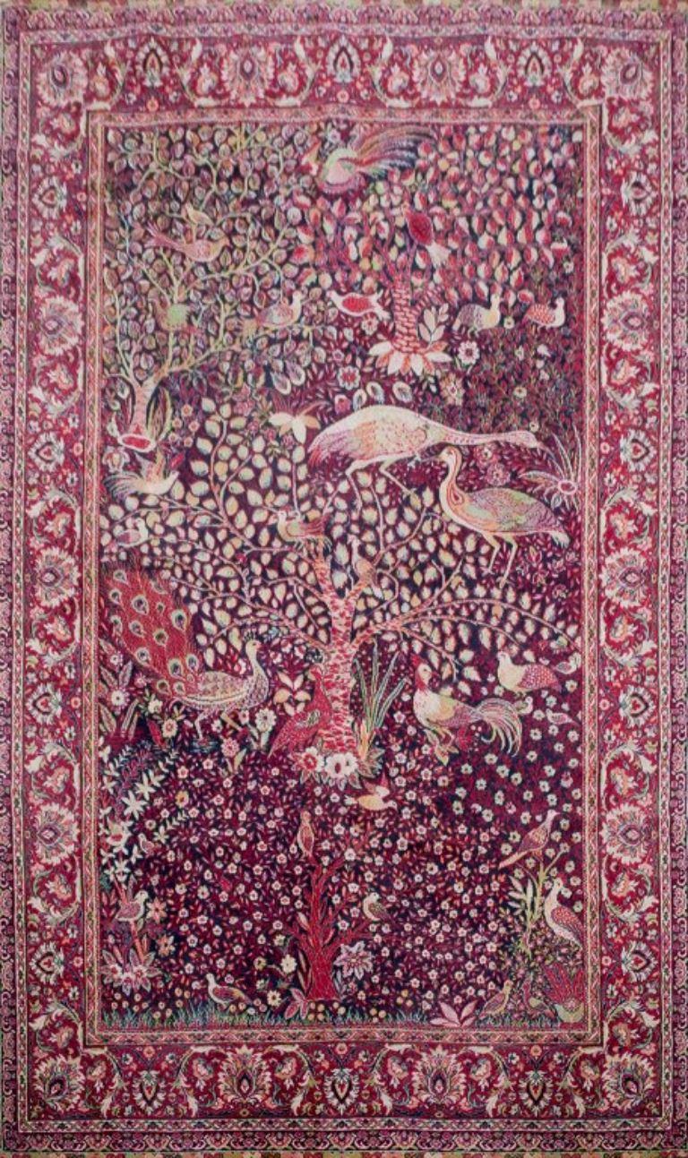 Large French carpet of high quality in handwoven wool.
The motif of exotic birds in trees.
Classic carpet in red and blue colours.
Mid-20th century.
In perfect condition.
Label on the back.
Dimensions: 305 cm x 205 cm.