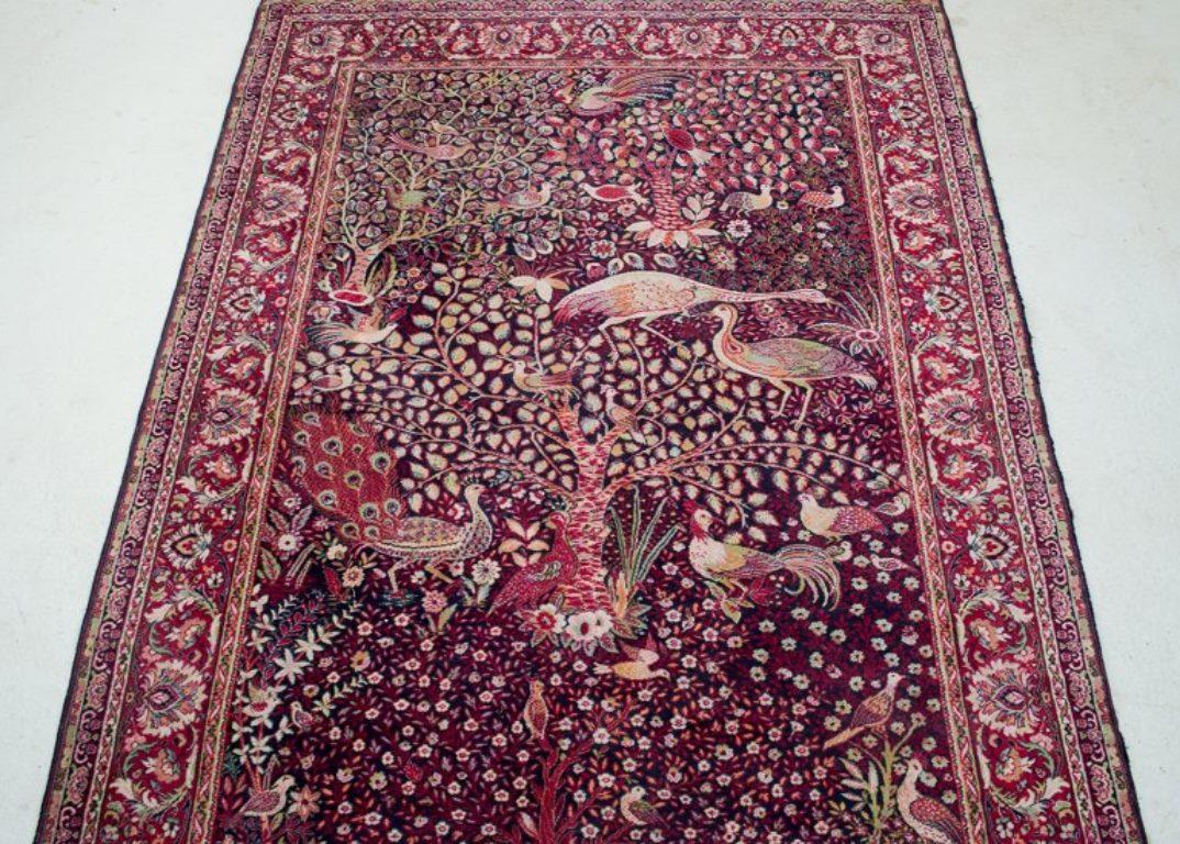 Großer französischer Teppich aus handgewebter Wolle. Motiv exotische Vögel in Bäumen. (Französisch) im Angebot
