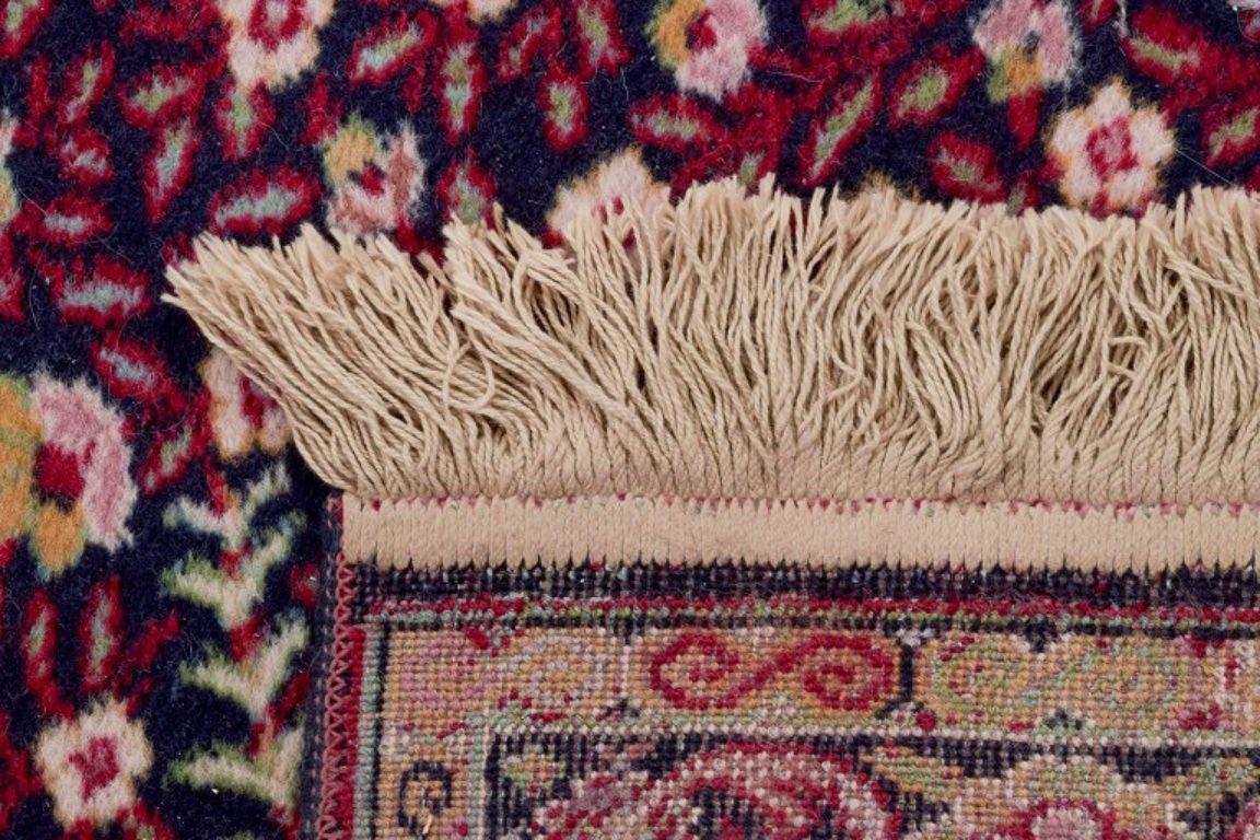 Großer französischer Teppich aus handgewebter Wolle. Motiv exotische Vögel in Bäumen. im Angebot 2