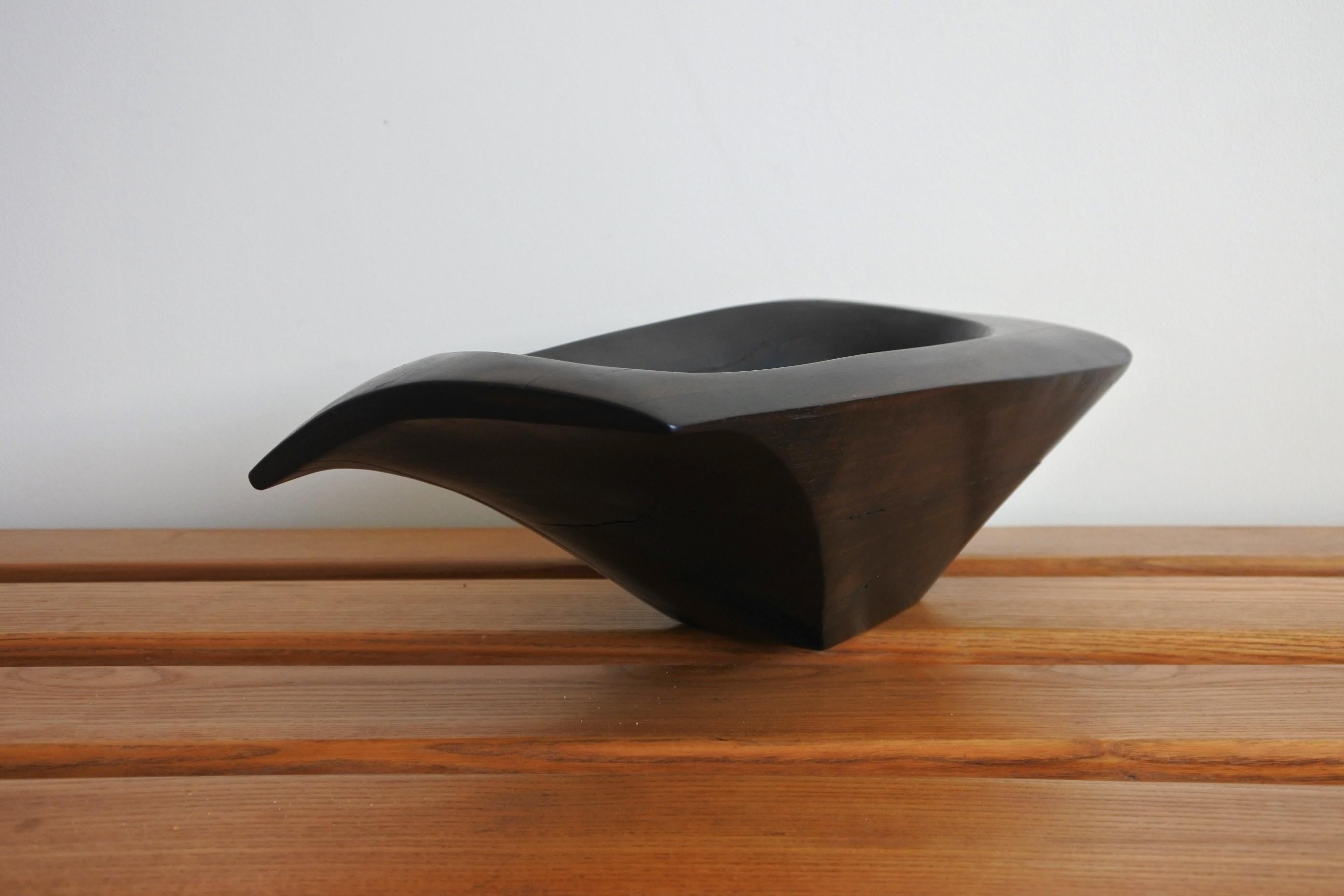 Sculptural freeform dish in the style of French sculptor Alexandre Noll.
Hand carved solid ebony wood.
Made in France in the 1950s.
Very decorative.