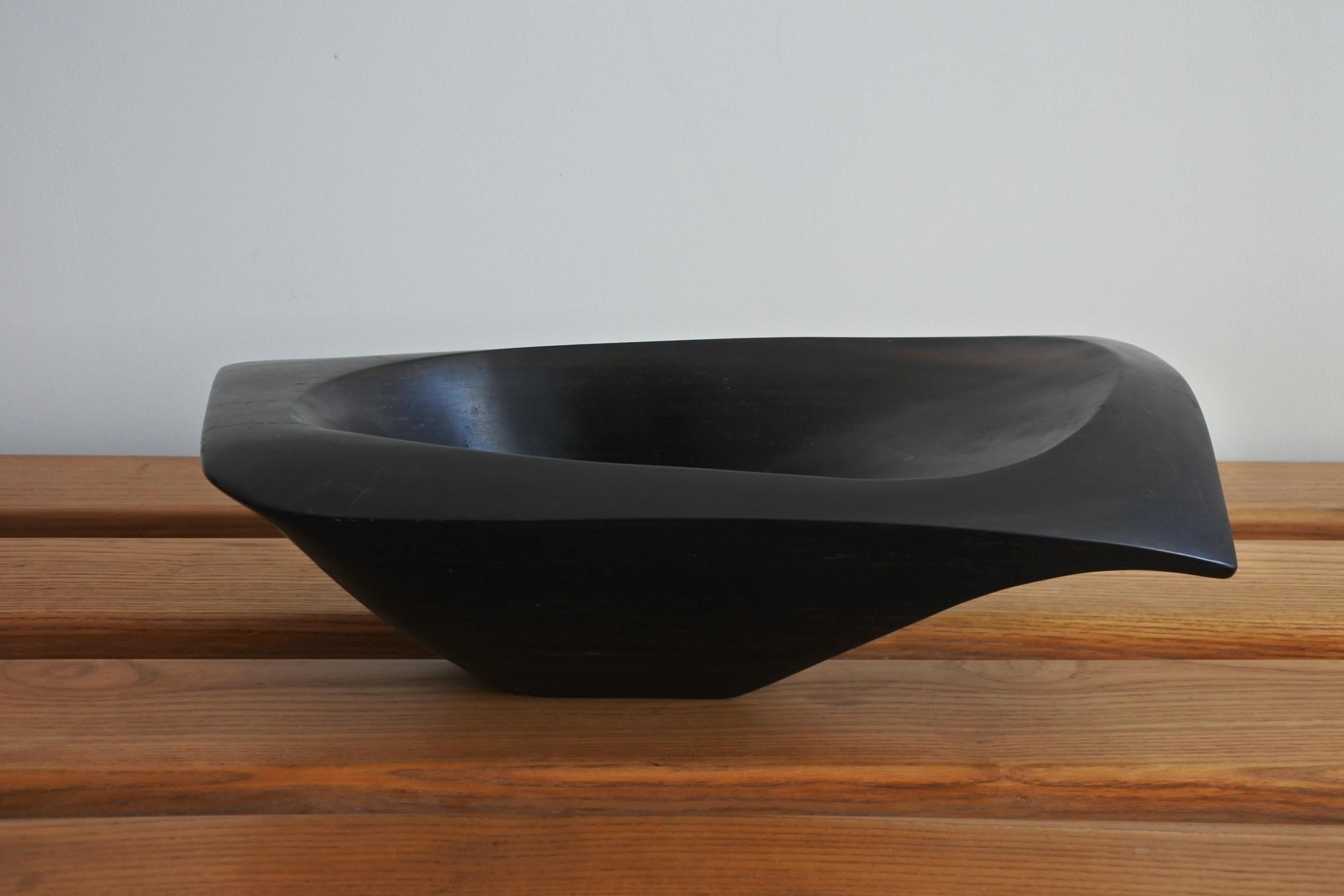 Large French Carved Ebony Wood Dish in the Style of Alexandre Noll, 1950s (Mitte des 20. Jahrhunderts)
