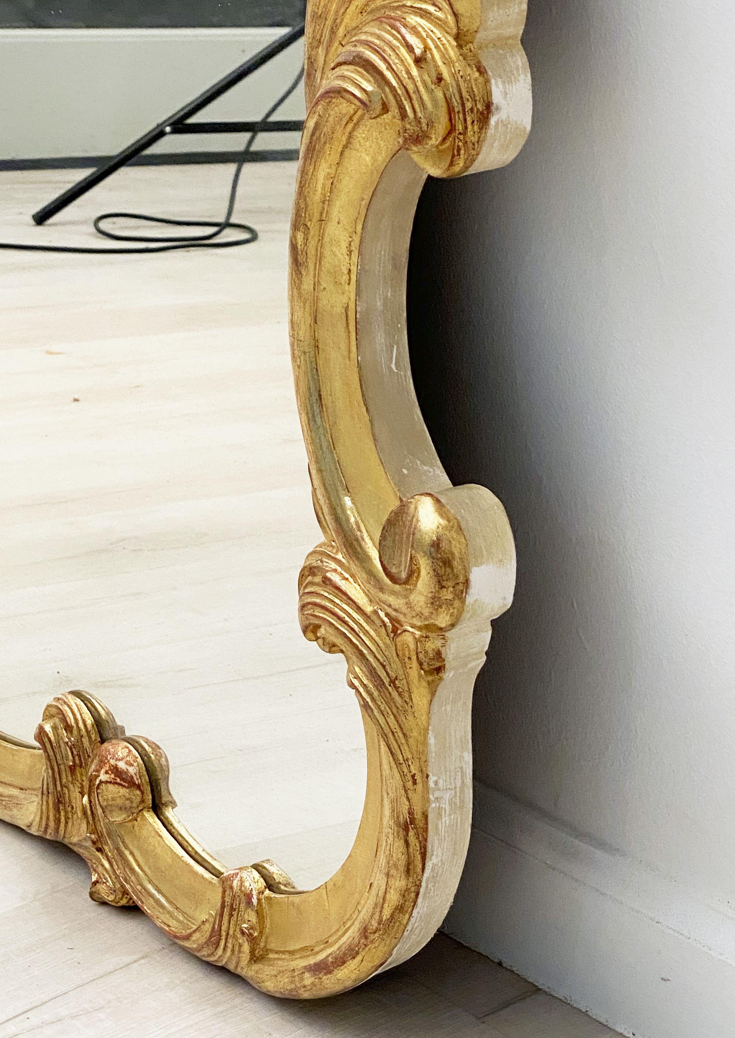 Großer französischer geschnitzter Spiegel mit vergoldetem Rahmen und Muschelwappen (H 33 3/4 X B 47) im Angebot 8