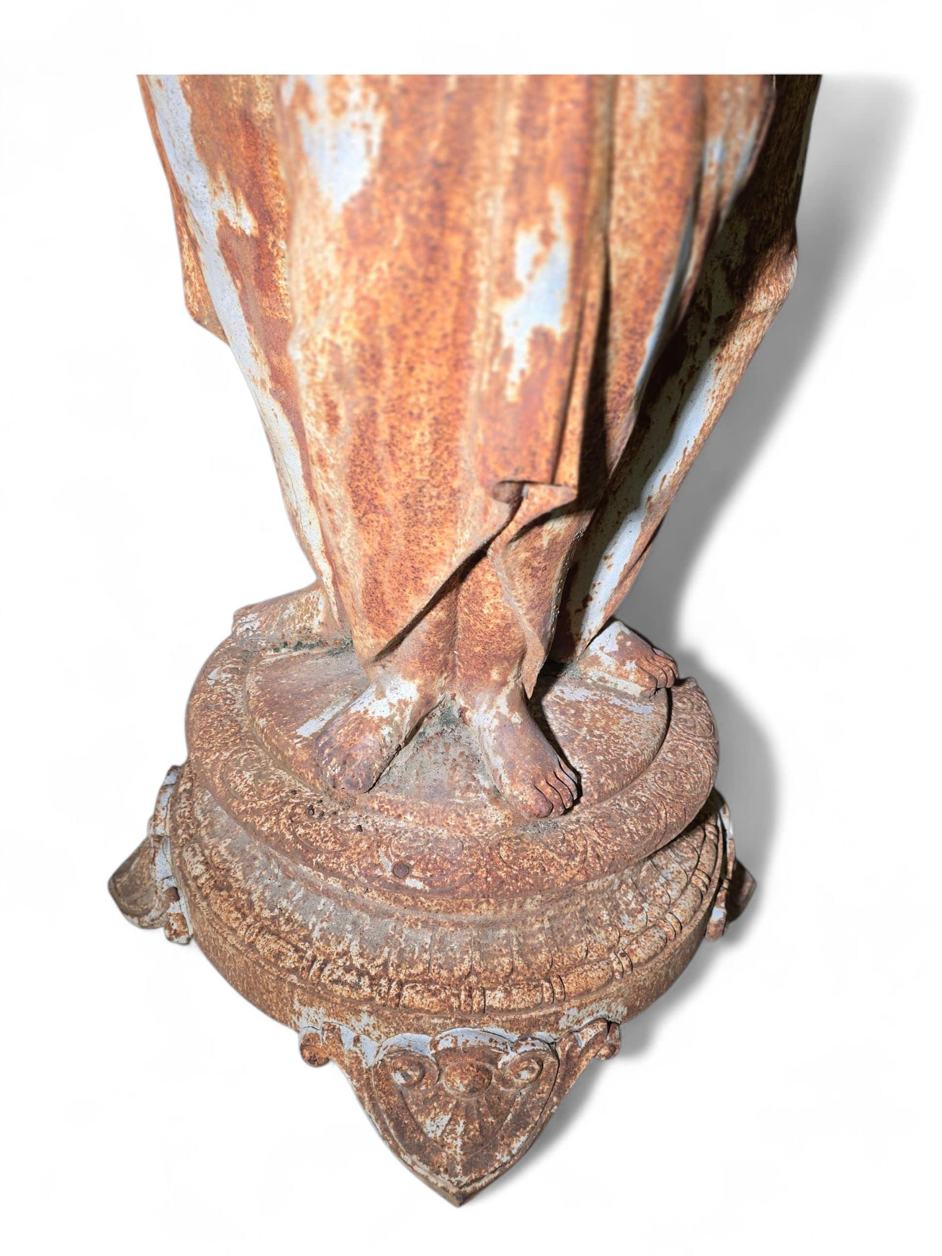 Large French Cast Iron Garden Fountain Featuring The Three Graces In Good Condition For Sale In Madrid, ES