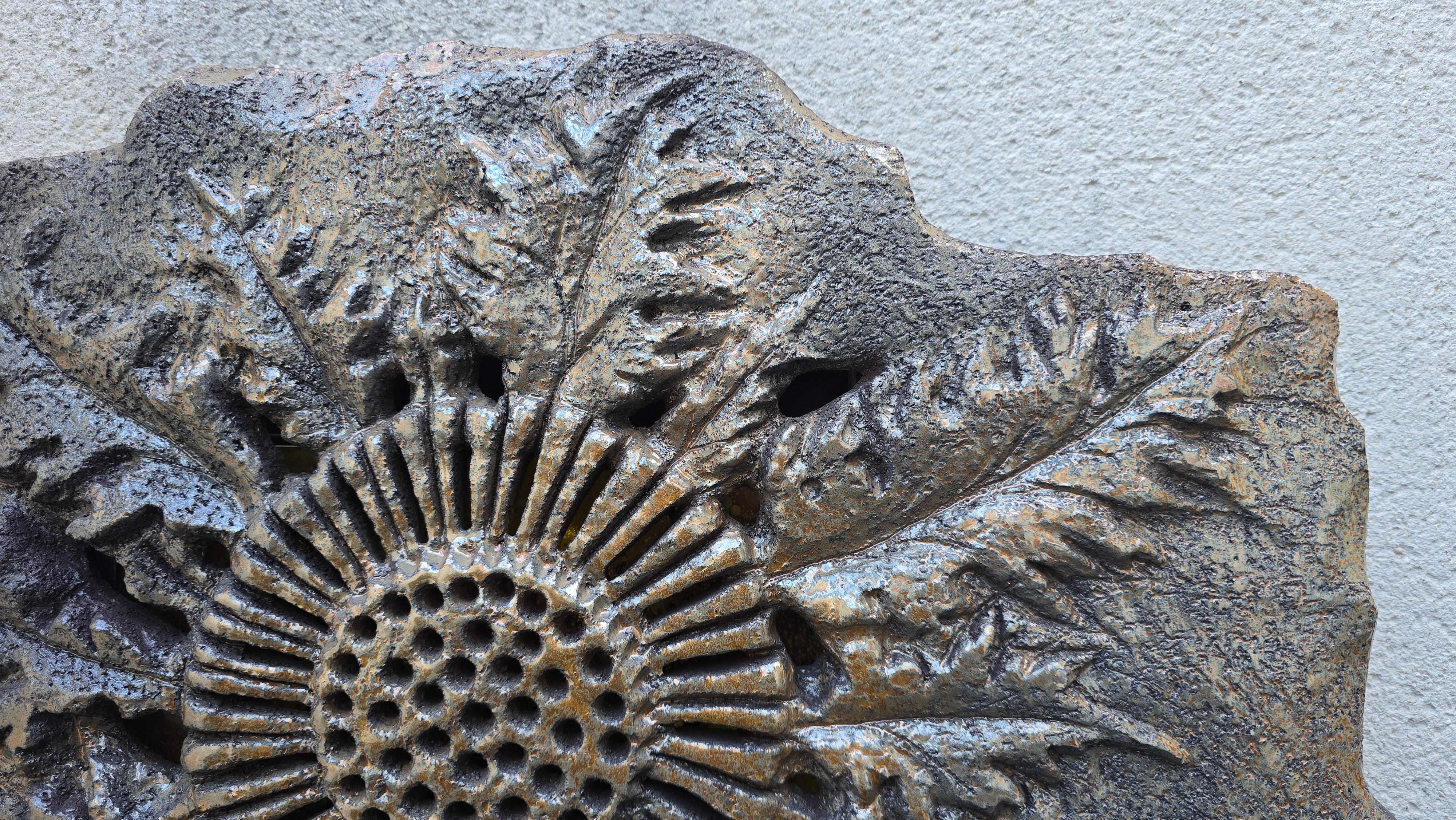 Grande sculpture lumineuse en céramique française en forme de soleil 1970 en vente 3