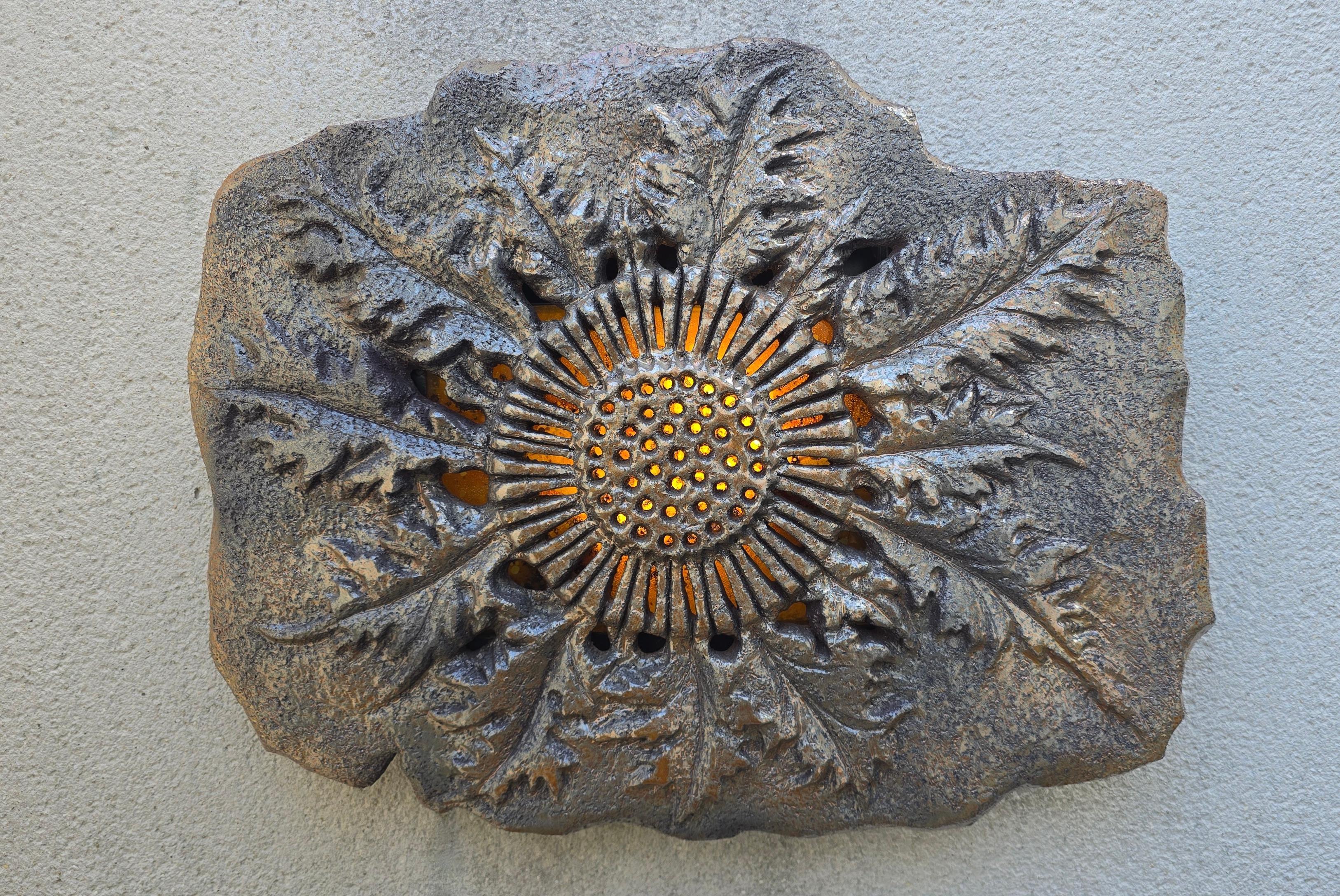 Grande sculpture lumineuse en céramique française en forme de soleil 1970 Bon état - En vente à Antwerp, BE