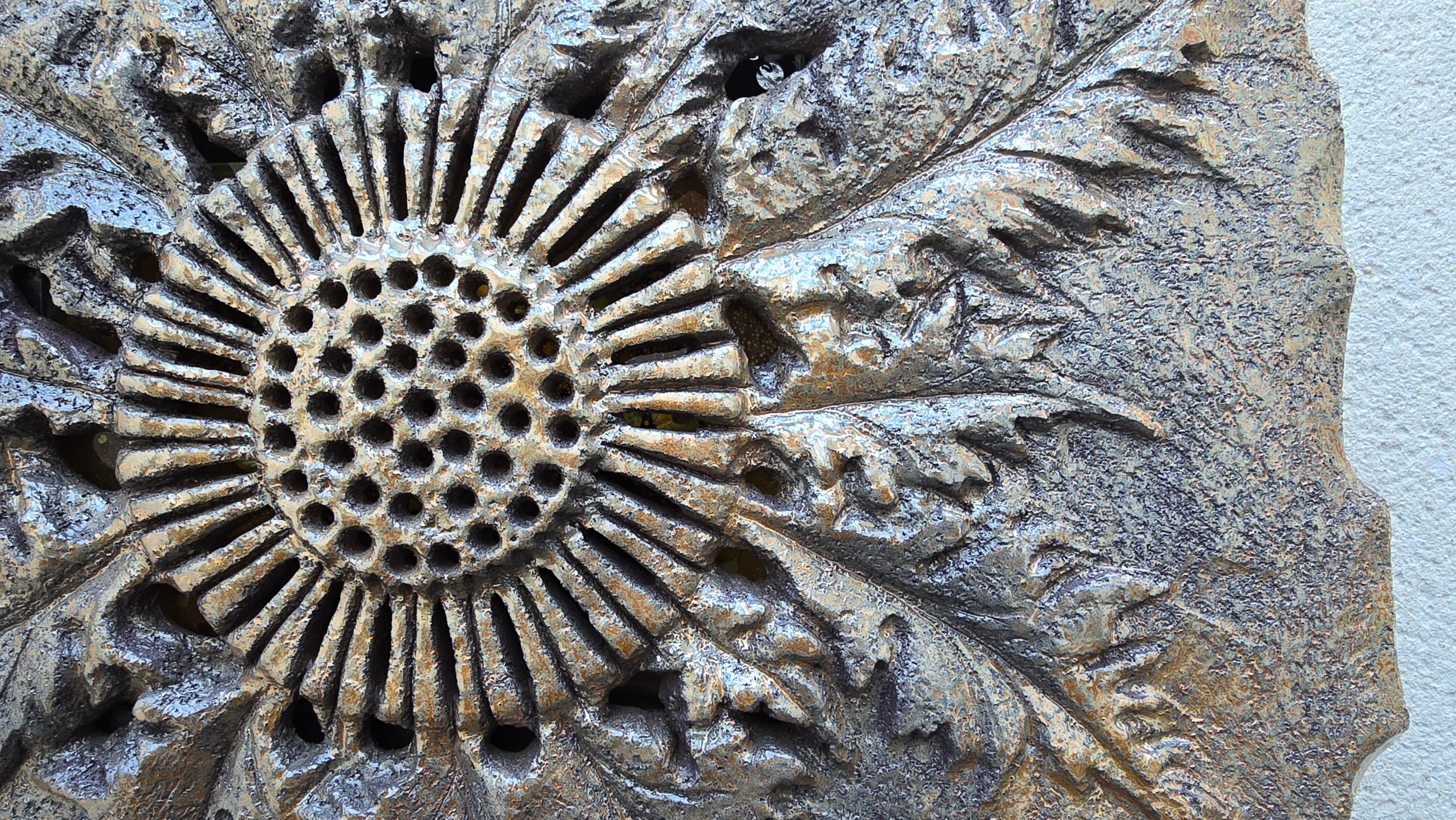 Grande sculpture lumineuse en céramique française en forme de soleil 1970 en vente 2