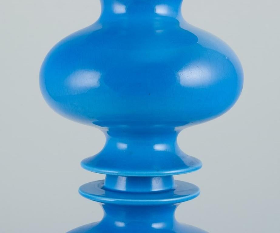 Vernissé Grande lampe de table française en céramique émaillée turquoise, années 1970. en vente