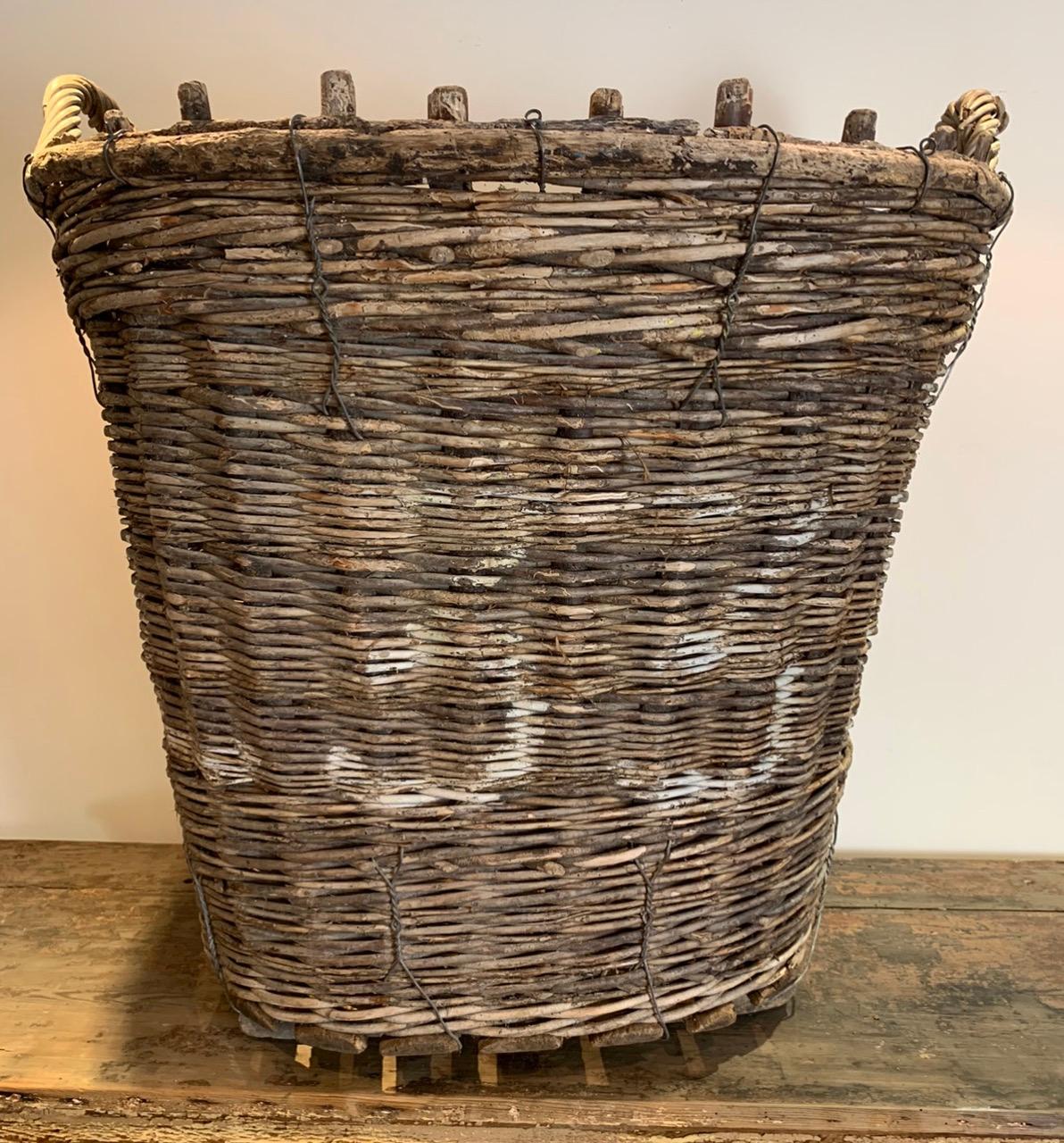 Large French Champagne Grape Harvesting Basket In Good Condition In Ongar, GB