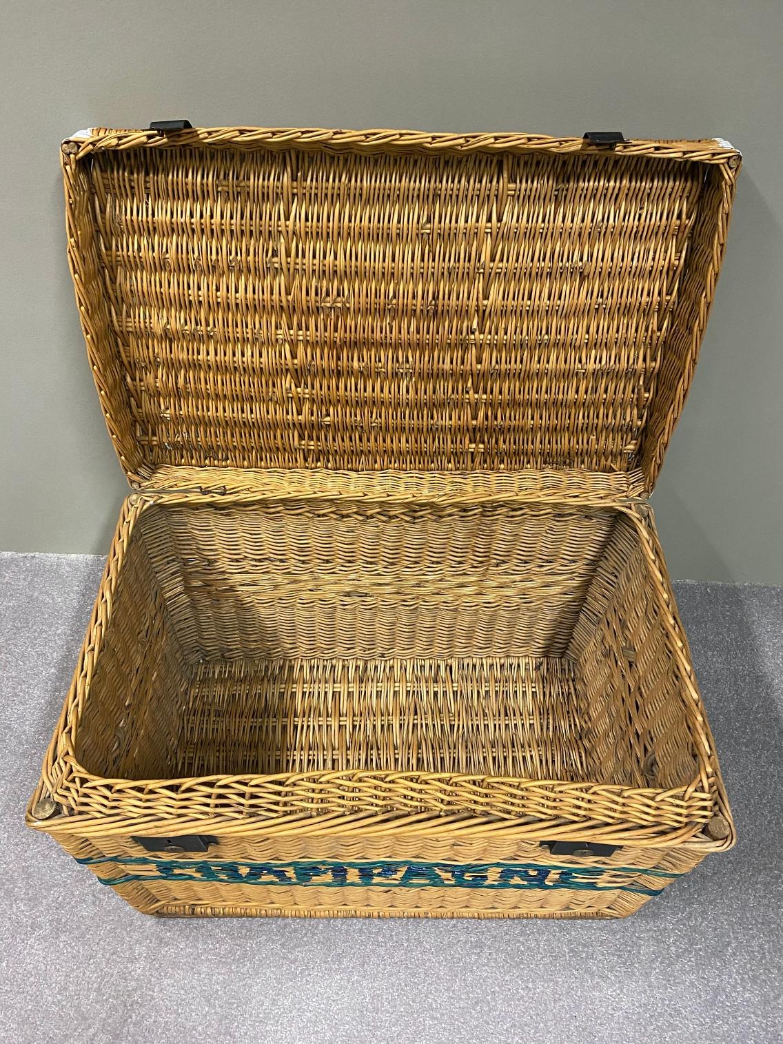 Large French Champagne Wicker Basket Trunk, 1930s, France 4