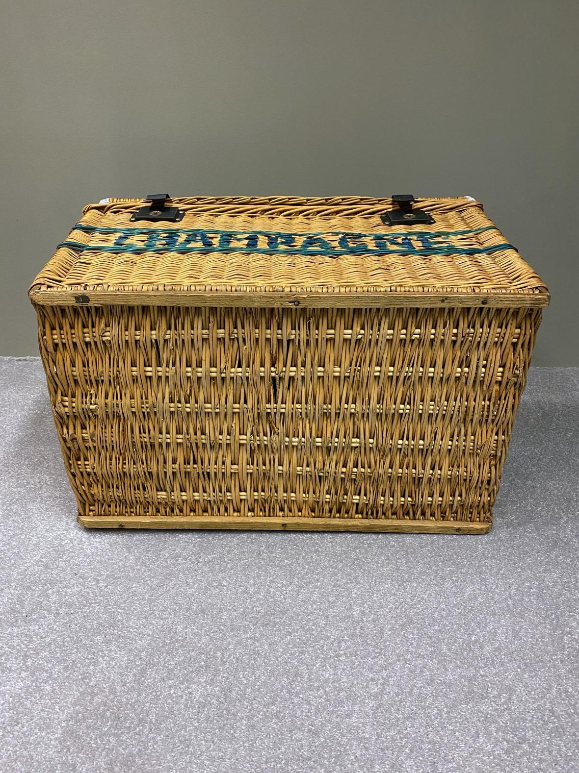 Large French Champagne Wicker Basket Trunk, 1930s, France 8