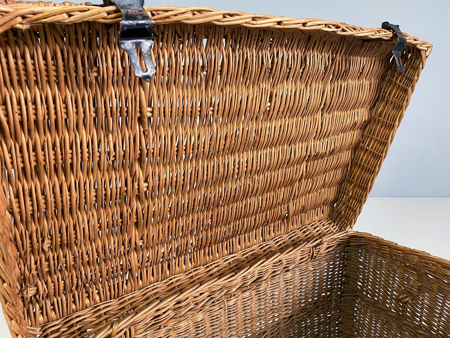 Large French Champagne Wicker Basket Trunk, 1936, France 4