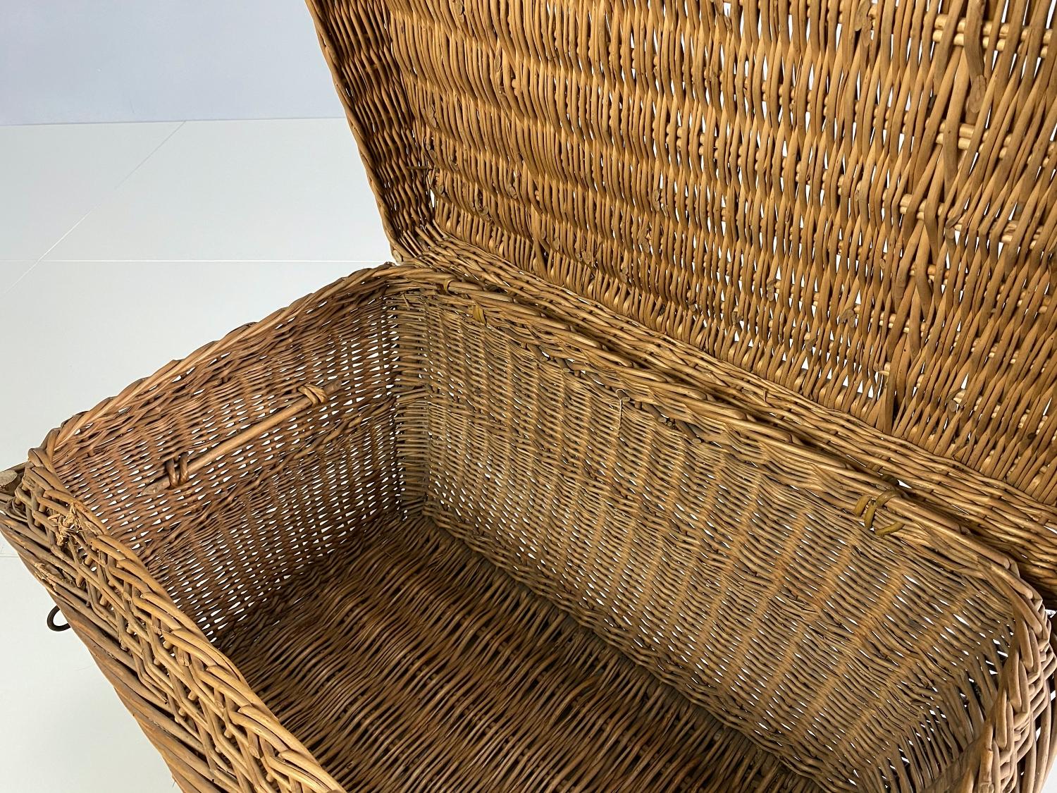 Large French Champagne Wicker Basket Trunk, 1936, France 5