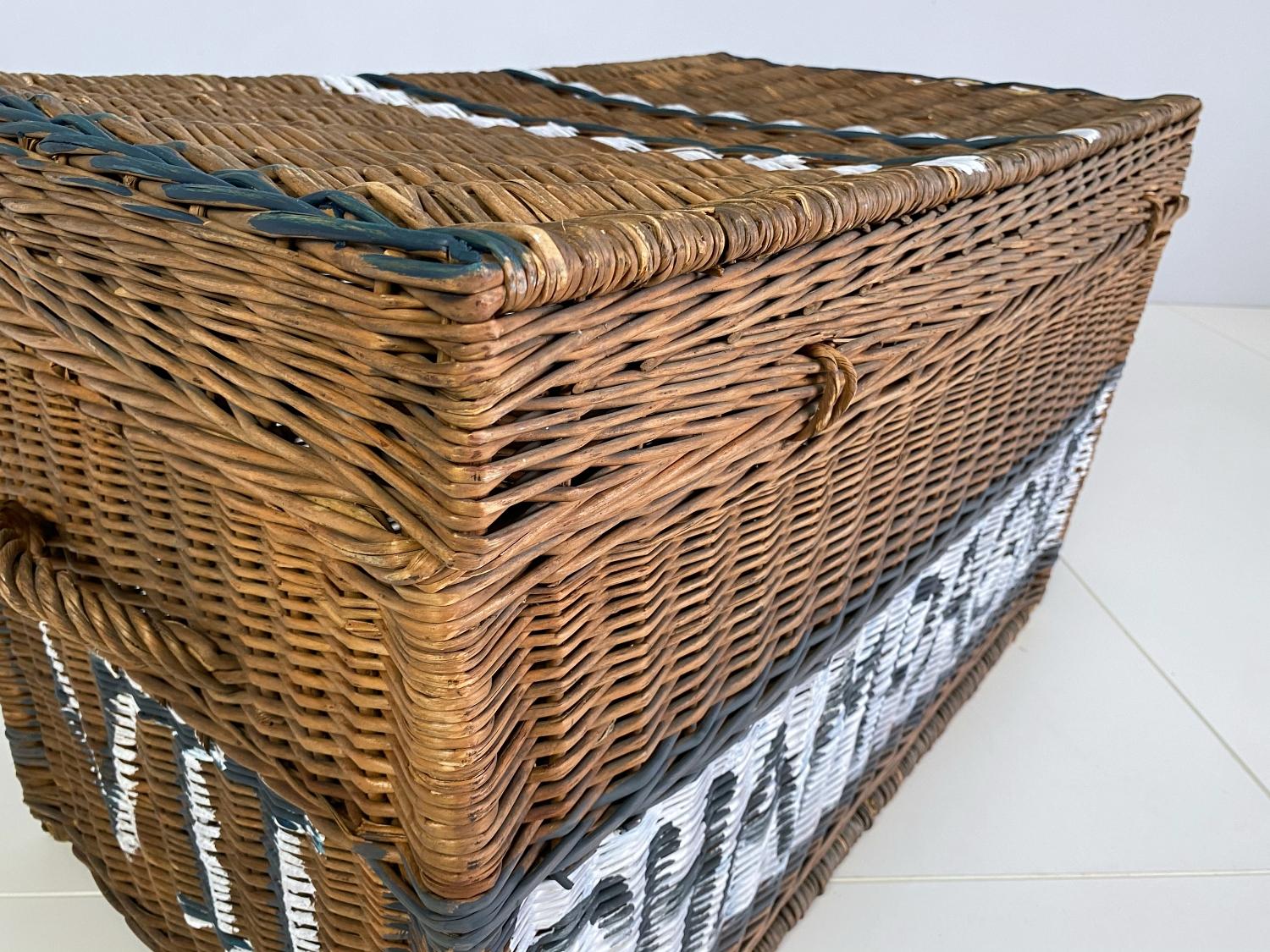 Large French Champagne Wicker Basket Trunk, 1940s, France 2