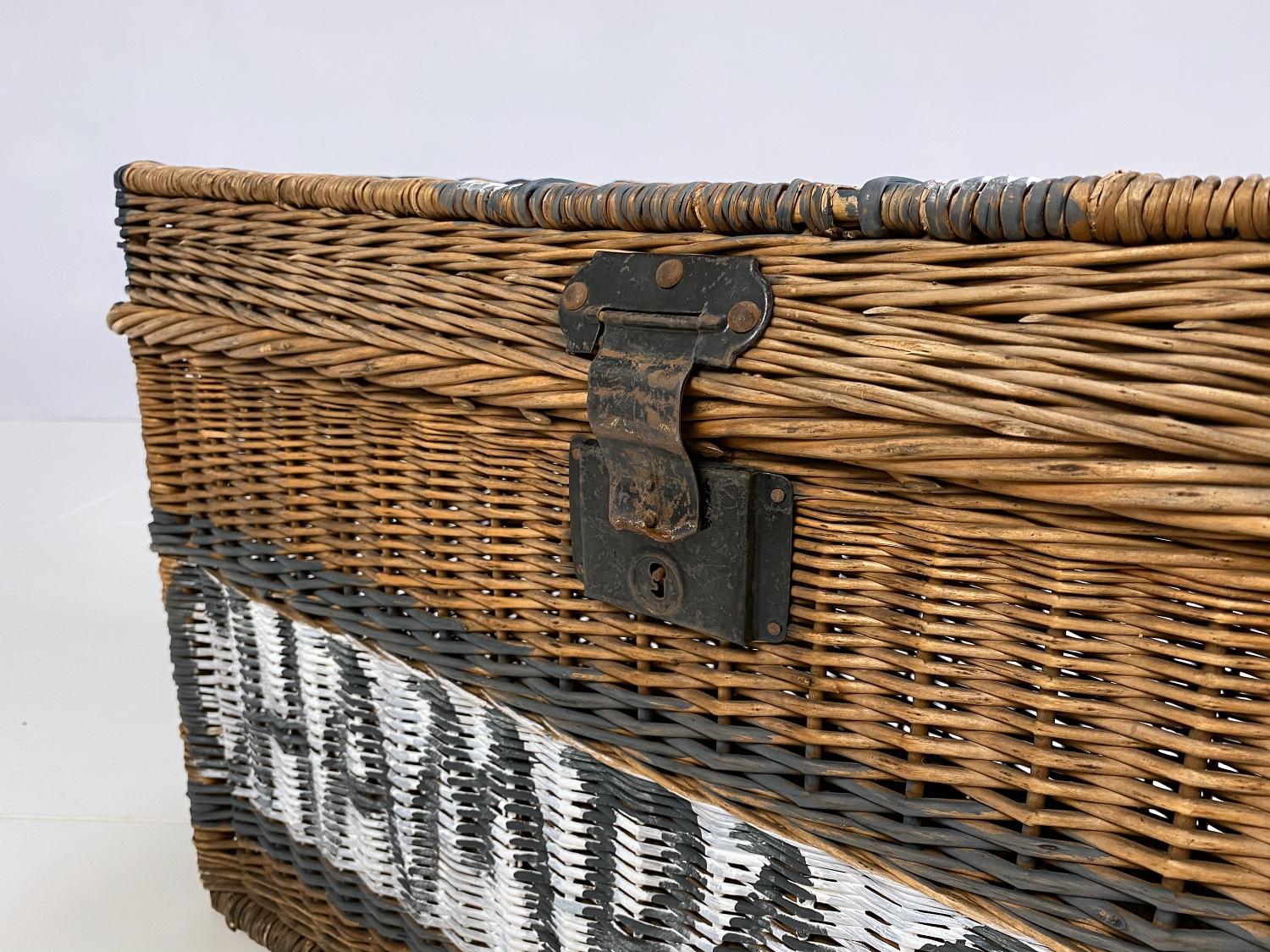 Large French Champagne Wicker Basket Trunk, 1940s, France 3