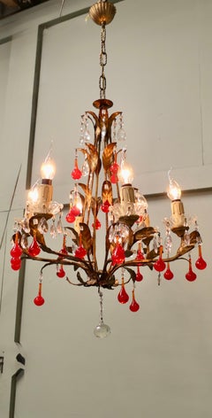 Grande lampadario francese con gocce rosse “rossetto”