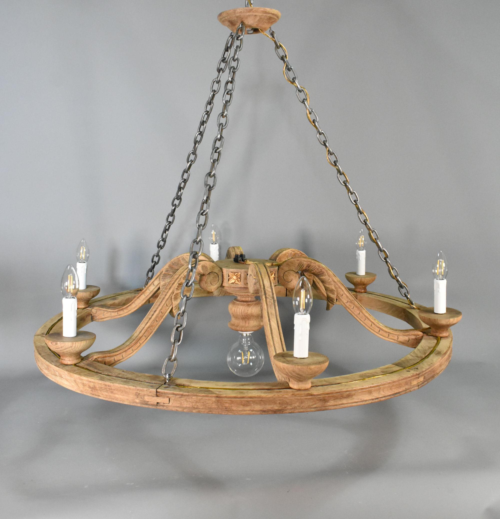 Grande lampadario francese in Oak stile Luigi XVI con sei bracci in vendita 3