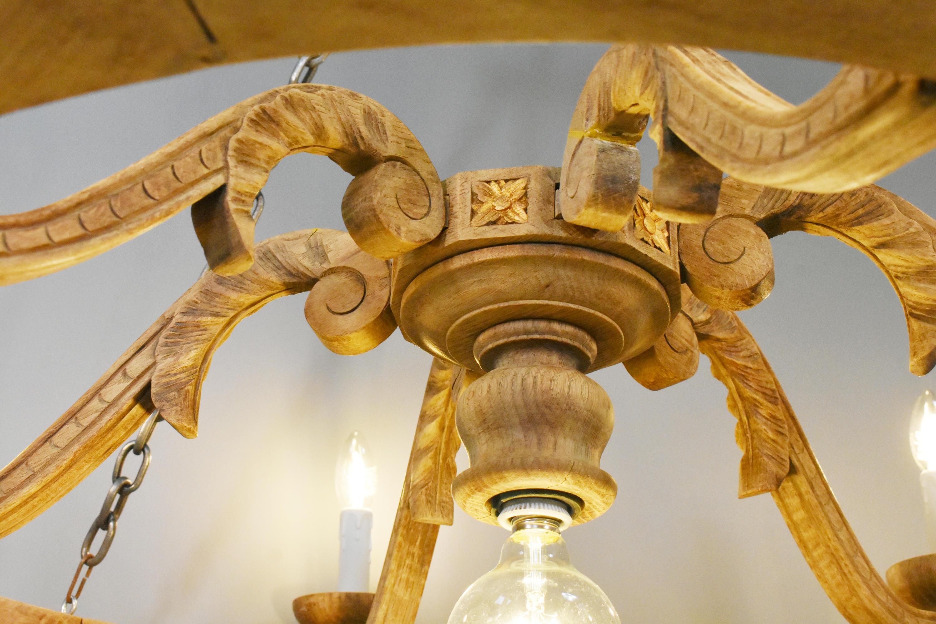 Grande lampadario francese in Oak stile Luigi XVI con sei bracci In condizioni buone in vendita a SAINTE-COLOMBE, FR