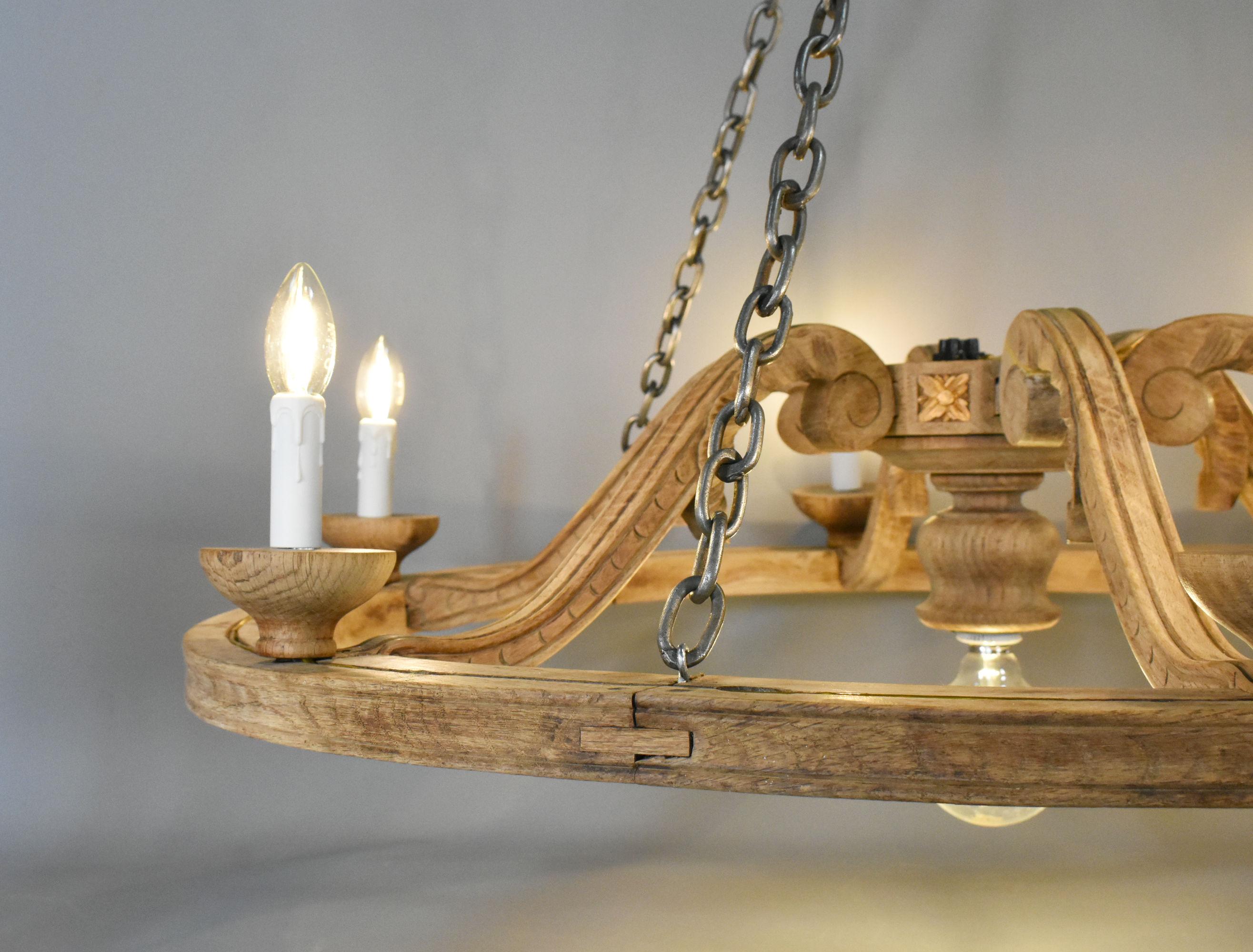 XX secolo Grande lampadario francese in Oak stile Luigi XVI con sei bracci in vendita