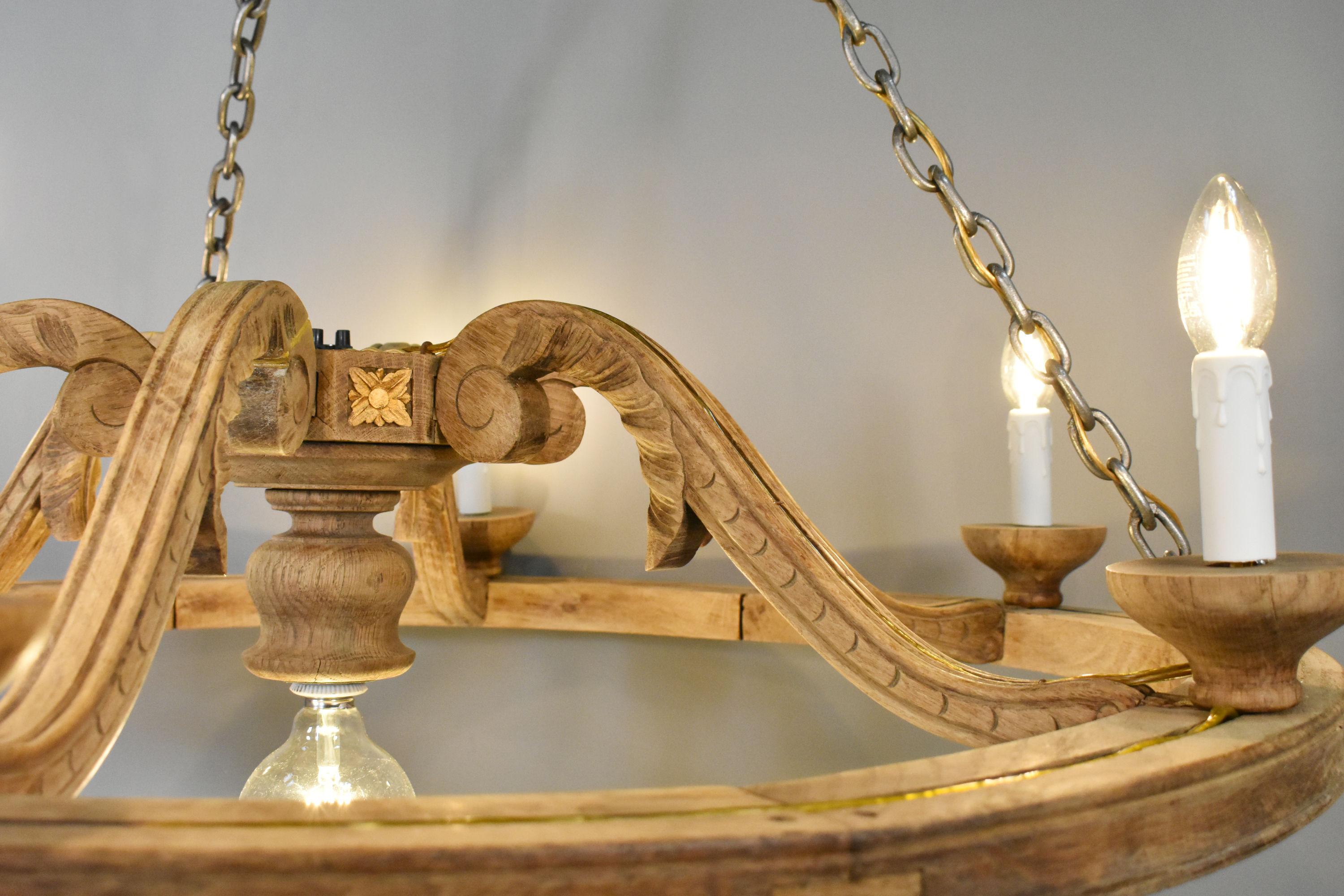 Acciaio Grande lampadario francese in Oak stile Luigi XVI con sei bracci in vendita