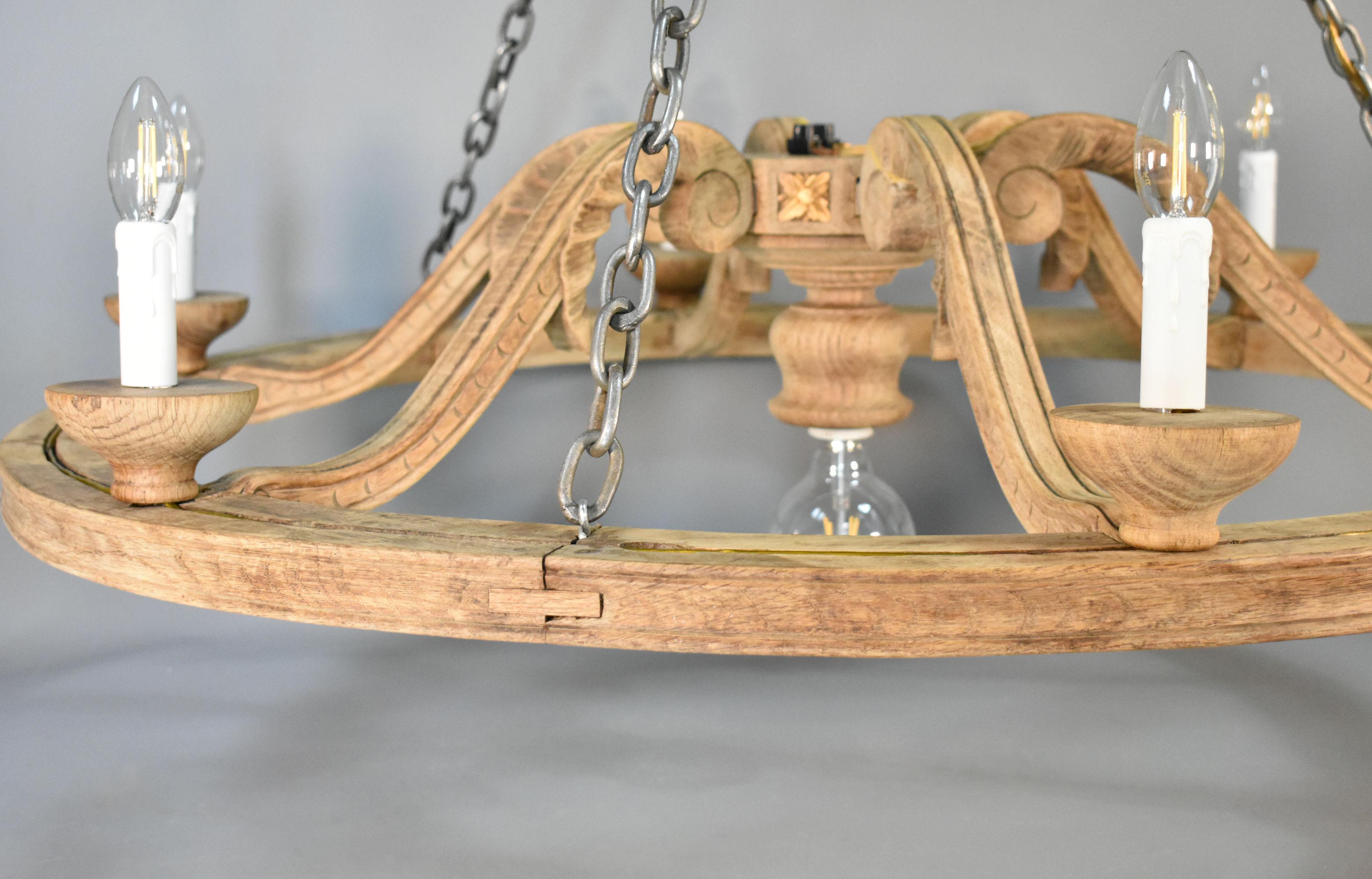 Grande lampadario francese in Oak stile Luigi XVI con sei bracci in vendita 1