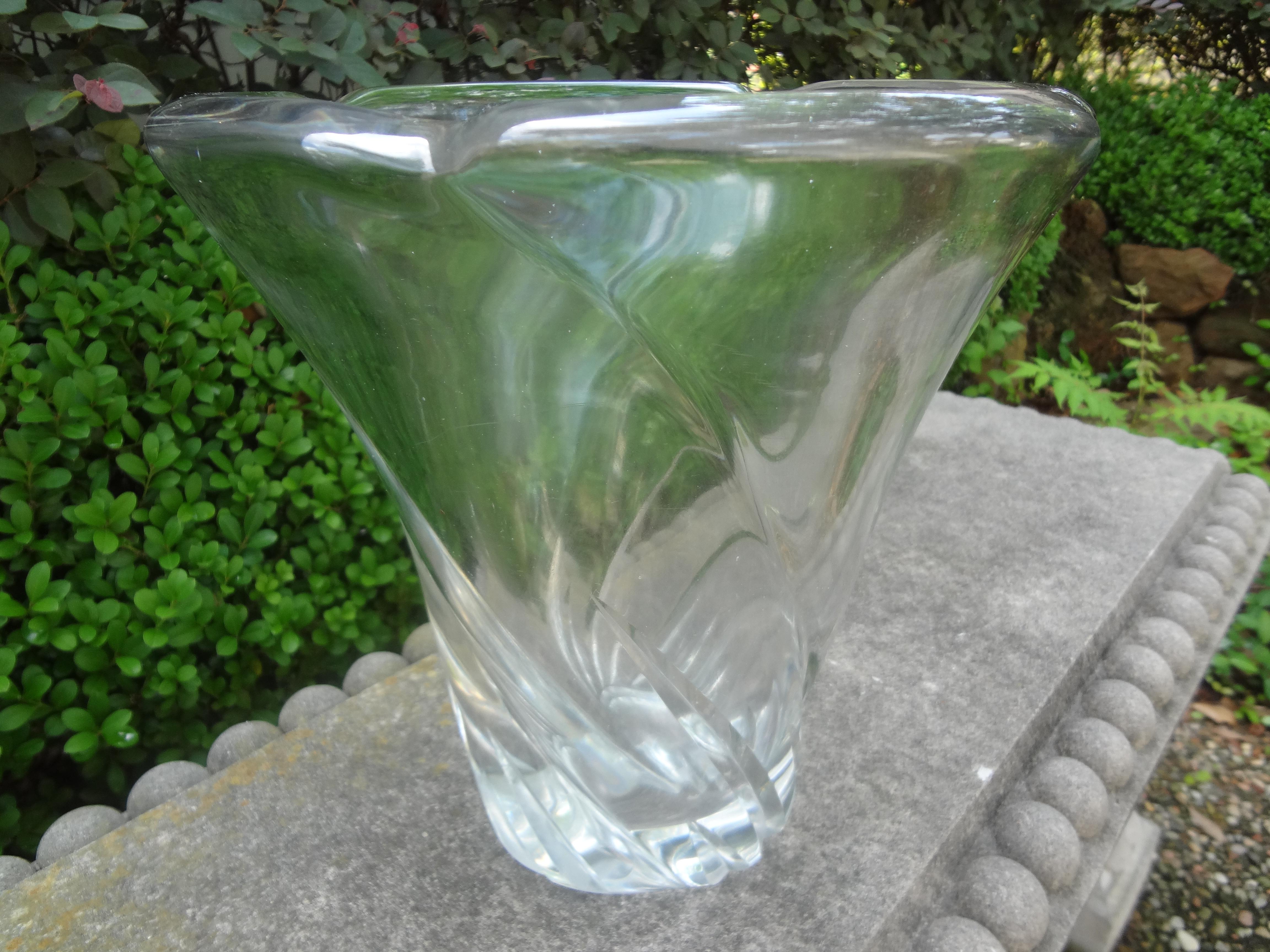 Große französische Vase aus klarem Kristall von Daum (Hollywood Regency) im Angebot