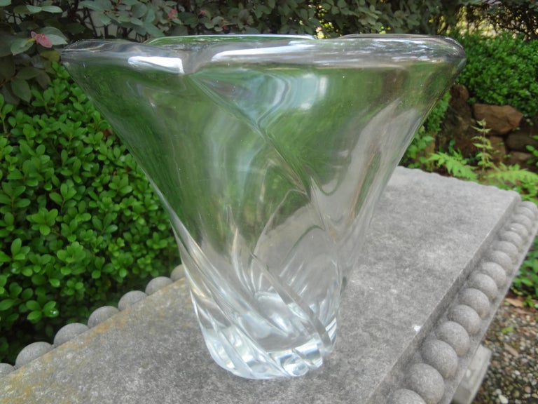 Grand vase en cristal transparent français par Daum En vente sur 1stDibs