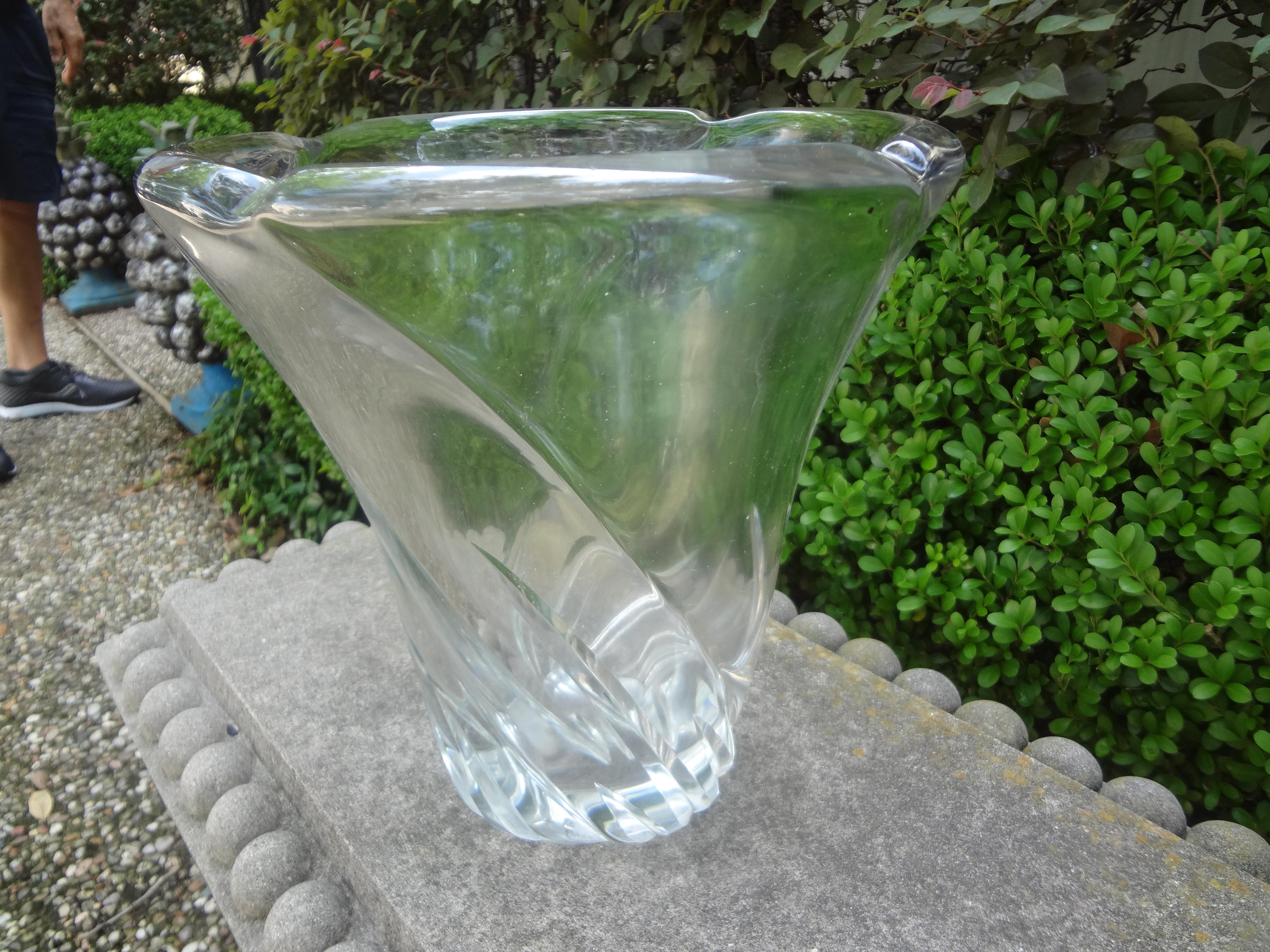 Grande vaso francese in cristallo trasparente di Daum In condizioni buone in vendita a Houston, TX