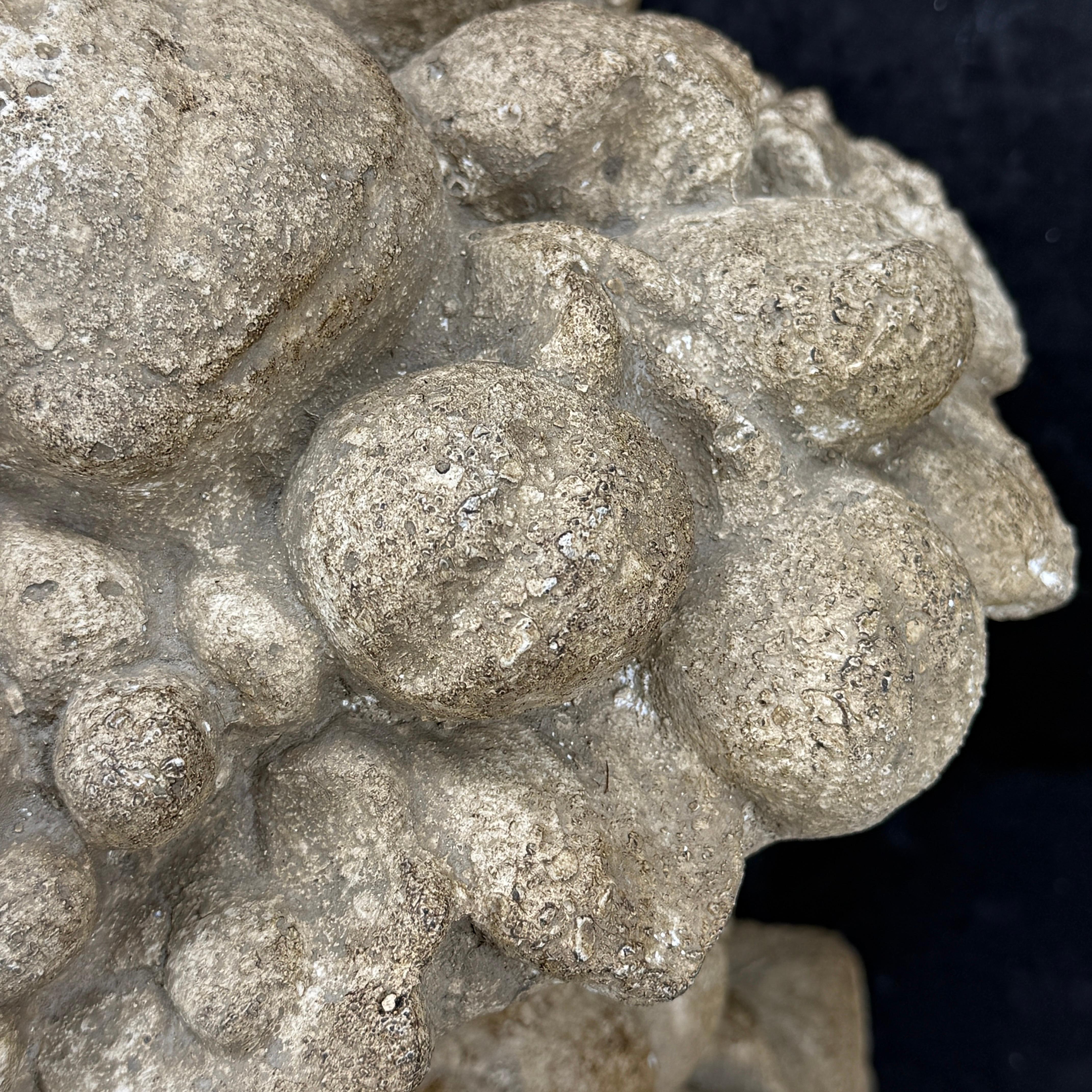 Calcestruzzo Topiario da giardino in calcestruzzo francese di grandi dimensioni con frutti in vendita